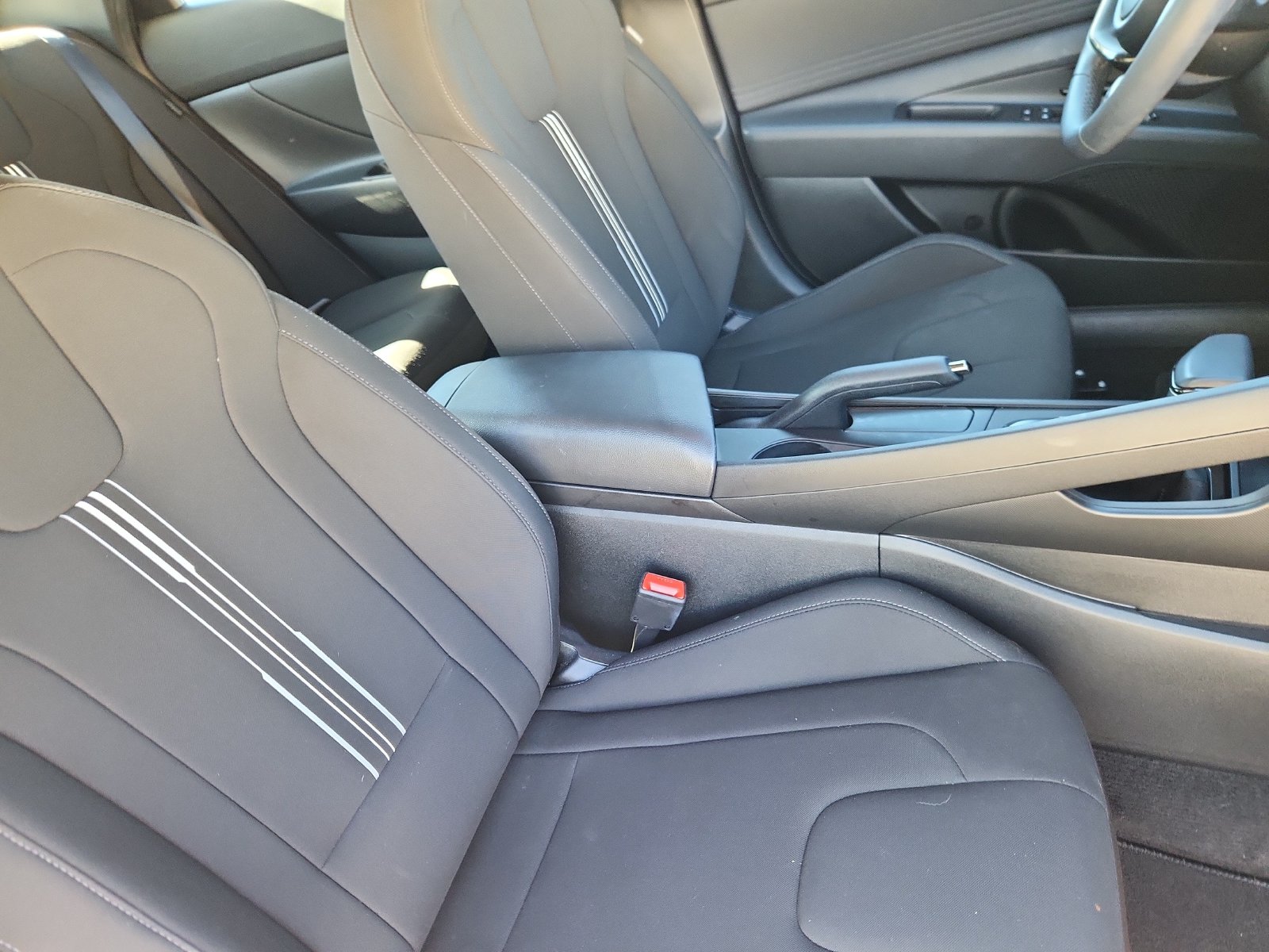 2025 Hyundai Elantra SEL - Photo 14