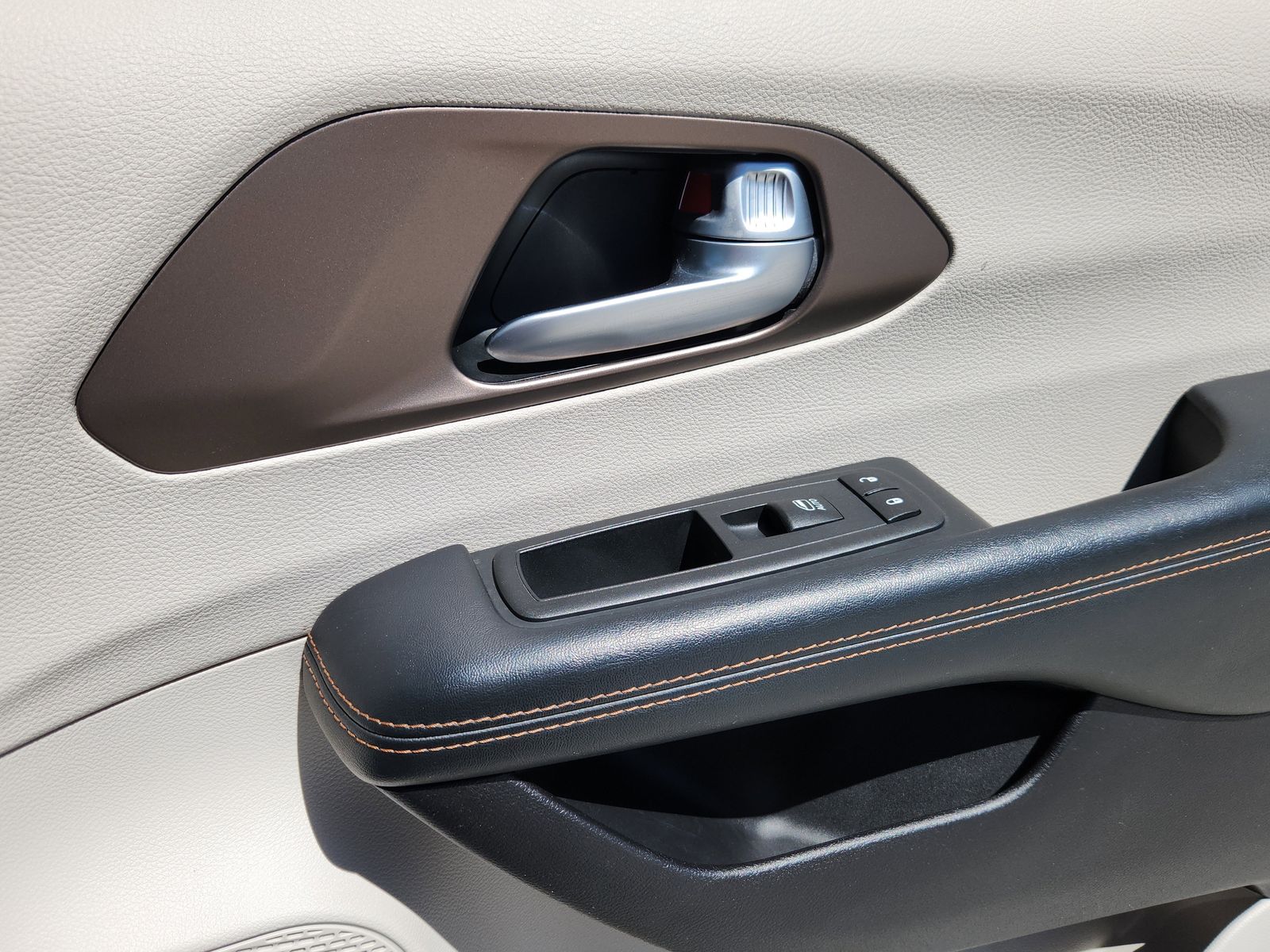 2017 Chrysler Pacifica Touring-L - Photo 14
