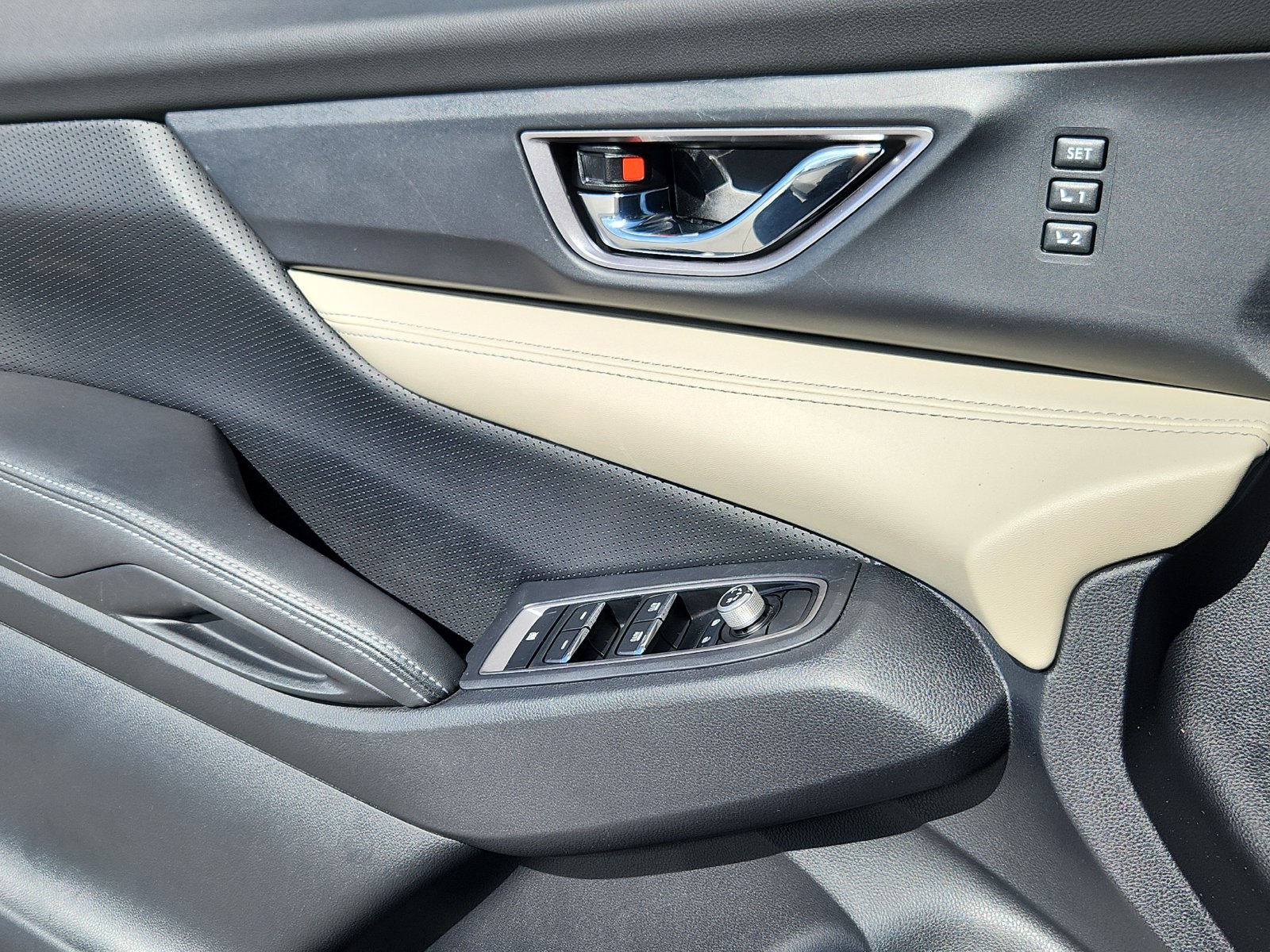 2022 Subaru Ascent Limited - Photo 9