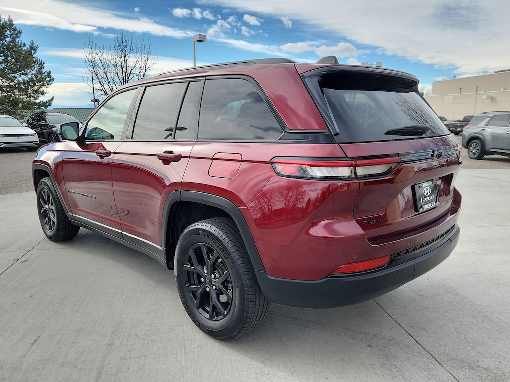 Used 2024 Jeep Grand Cherokee Laredo SUV