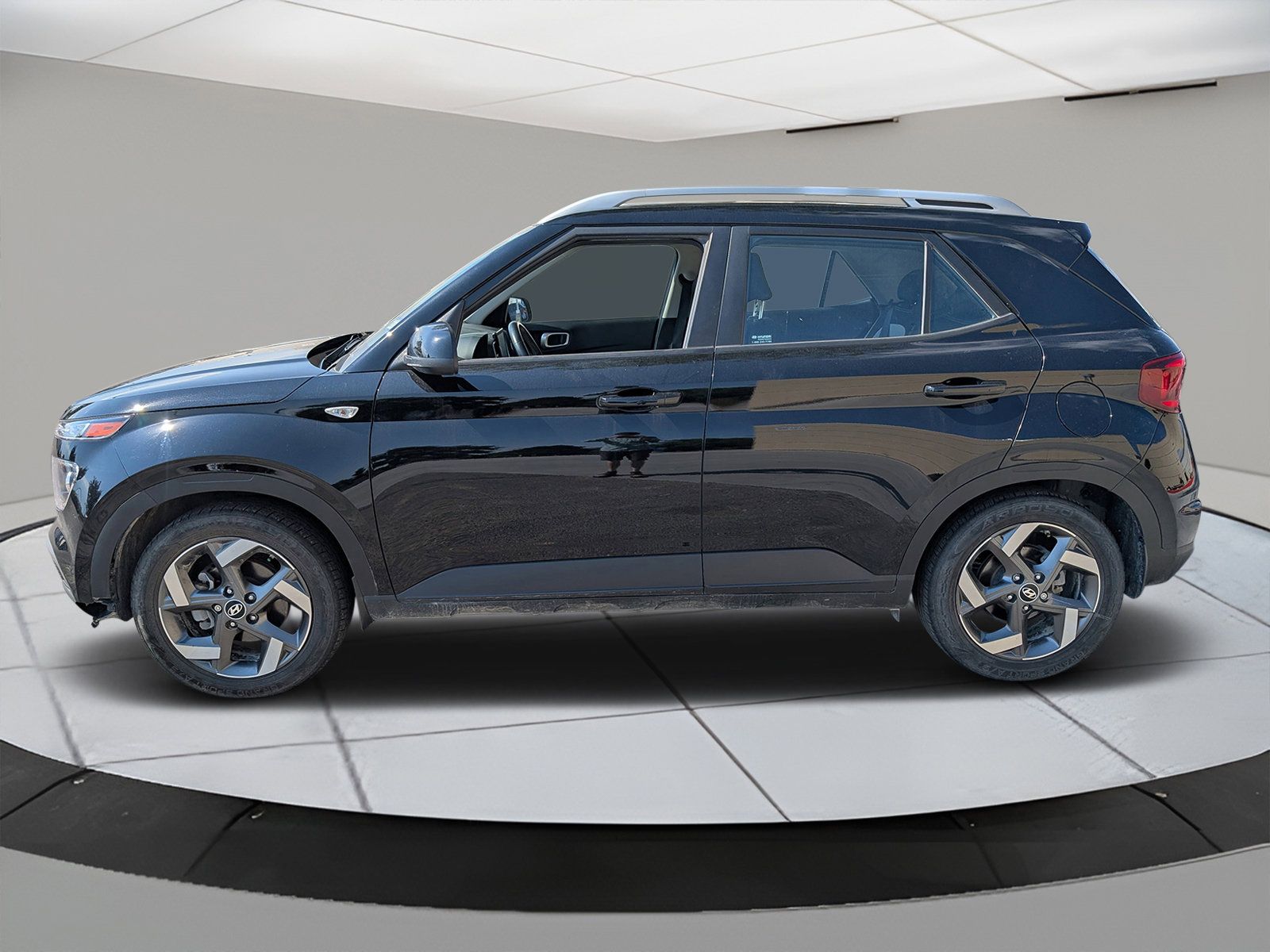 2022 Hyundai Venue SEL Limited photo 2