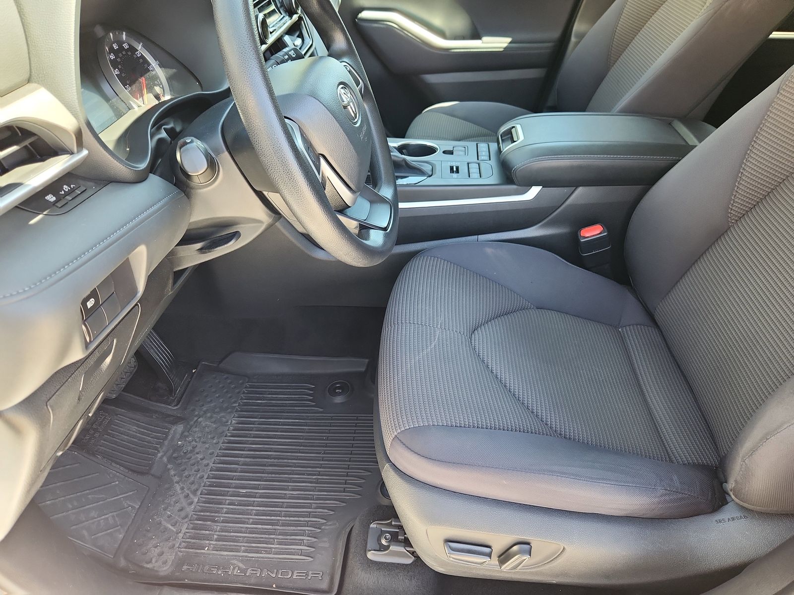 2022 Toyota Highlander L - Photo 10