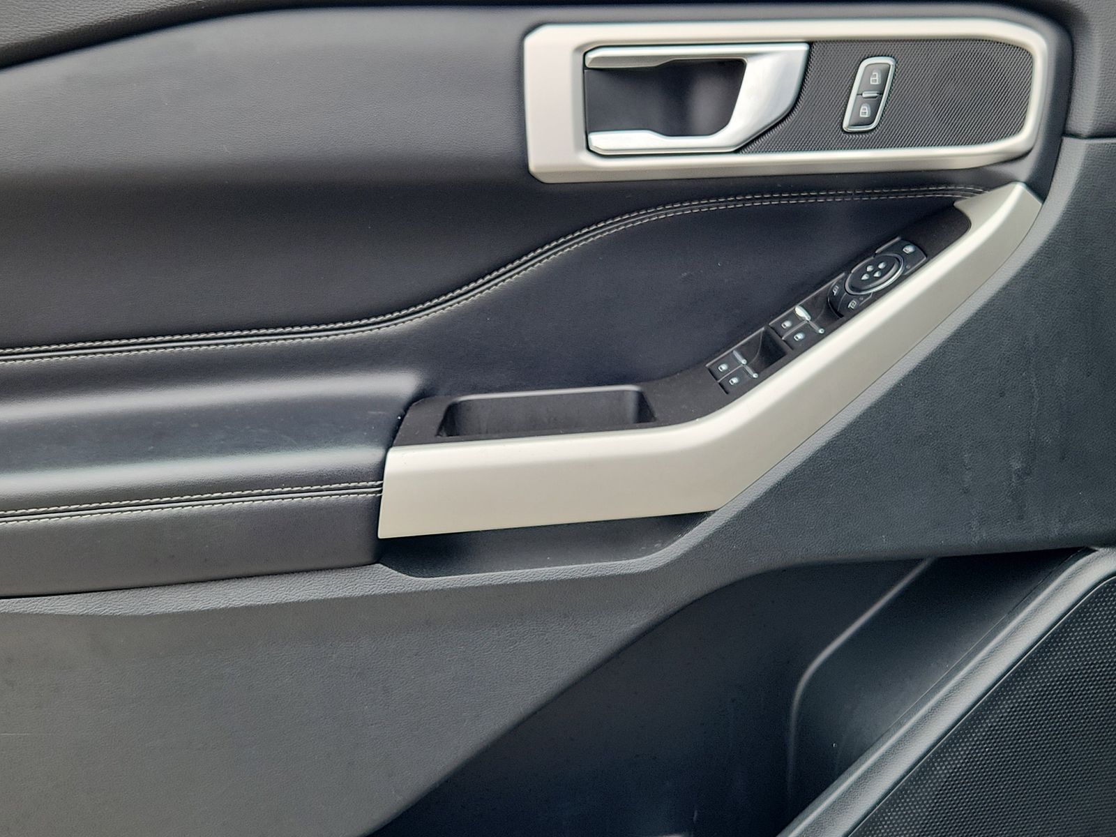 2021 Ford Explorer XLT - Photo 9