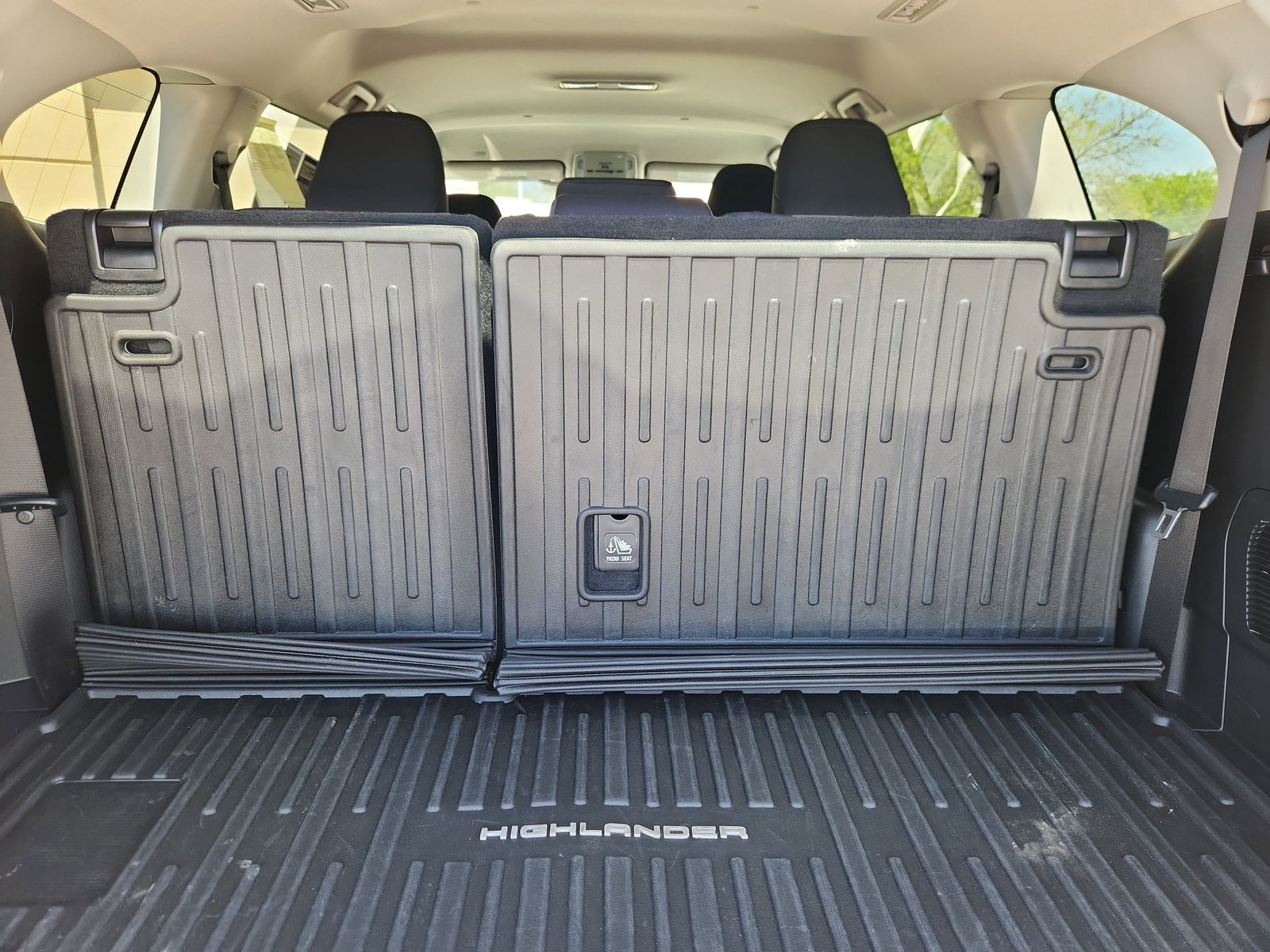2022 Toyota Highlander L - Photo 14