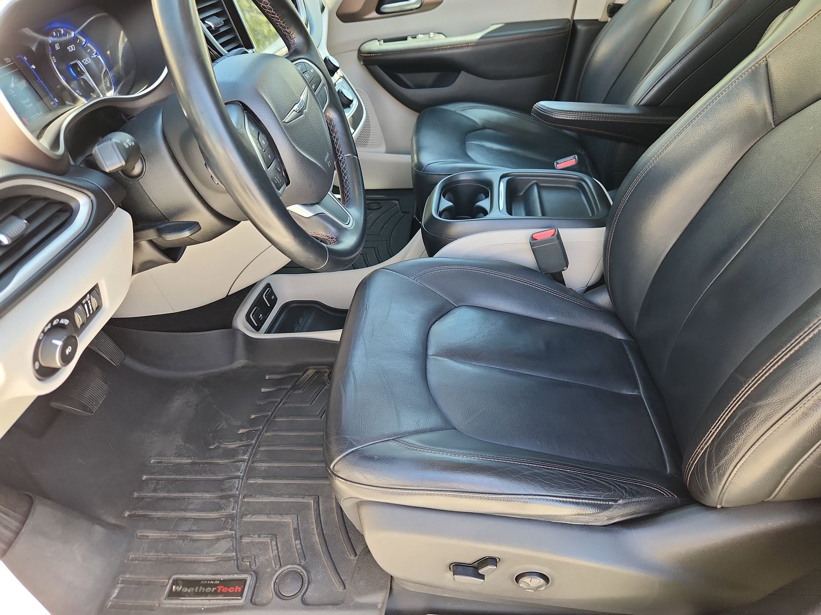 2017 Chrysler Pacifica Touring-L - Photo 10