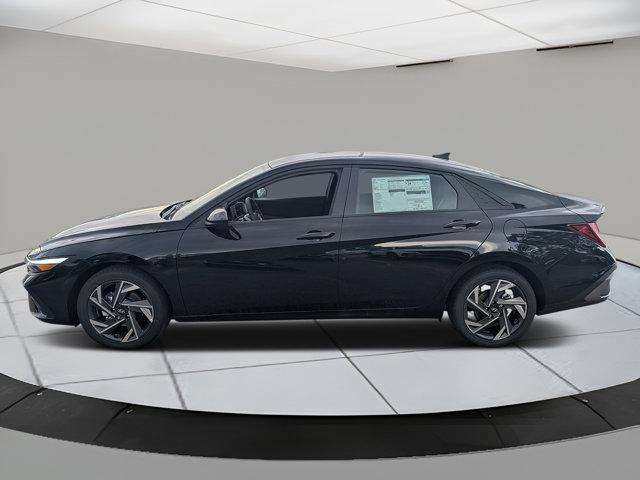 2025 Hyundai Elantra SEL Sport photo 2