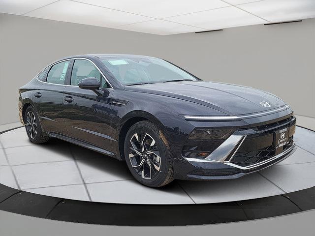 2025 Hyundai Sonata SEL photo 2