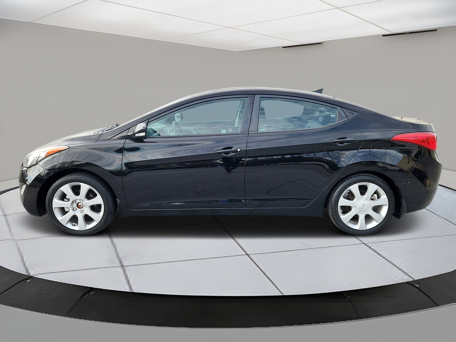 2013 Hyundai Elantra Limited photo 2
