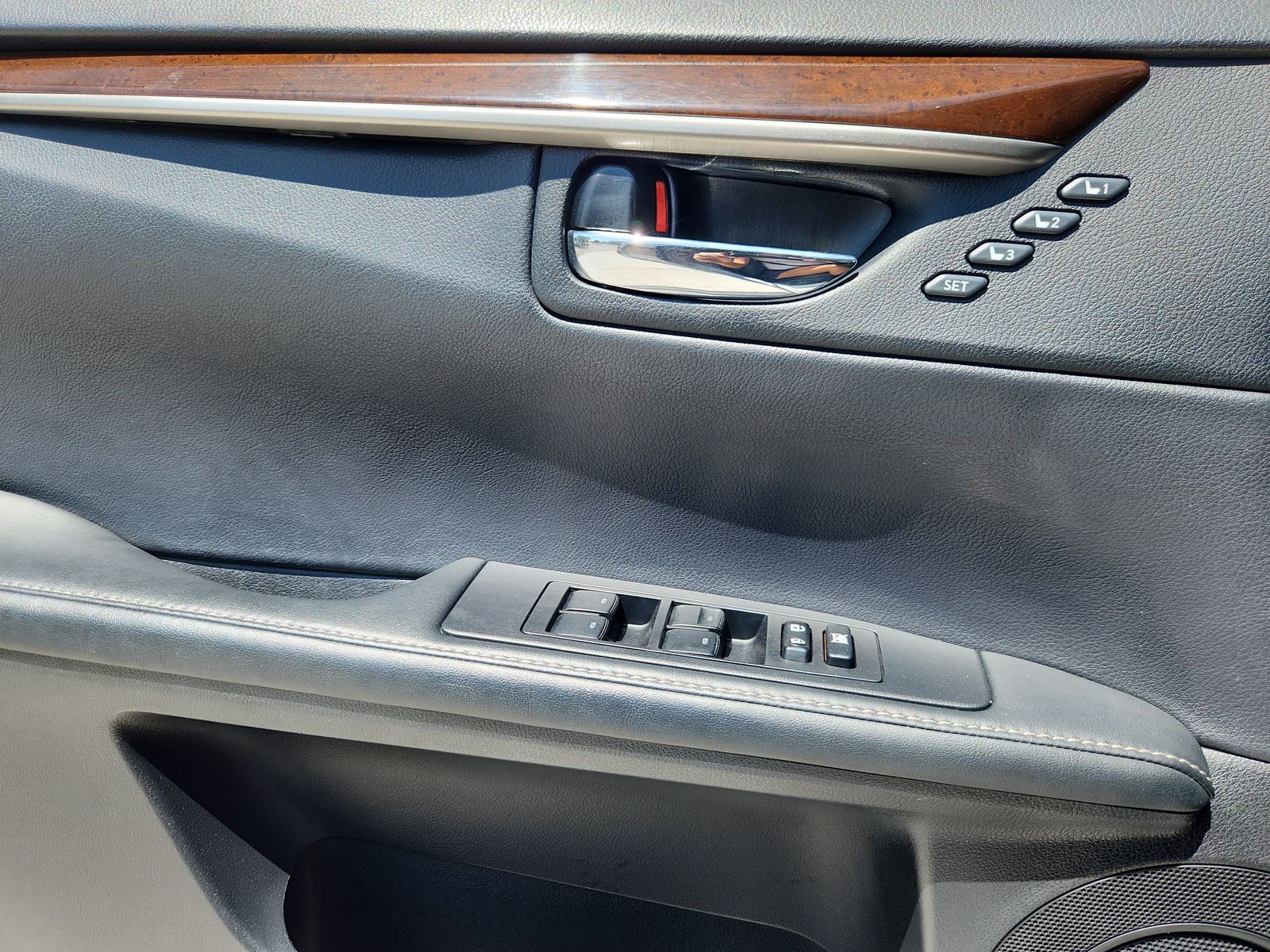 2014 Lexus ES 350 - Photo 9