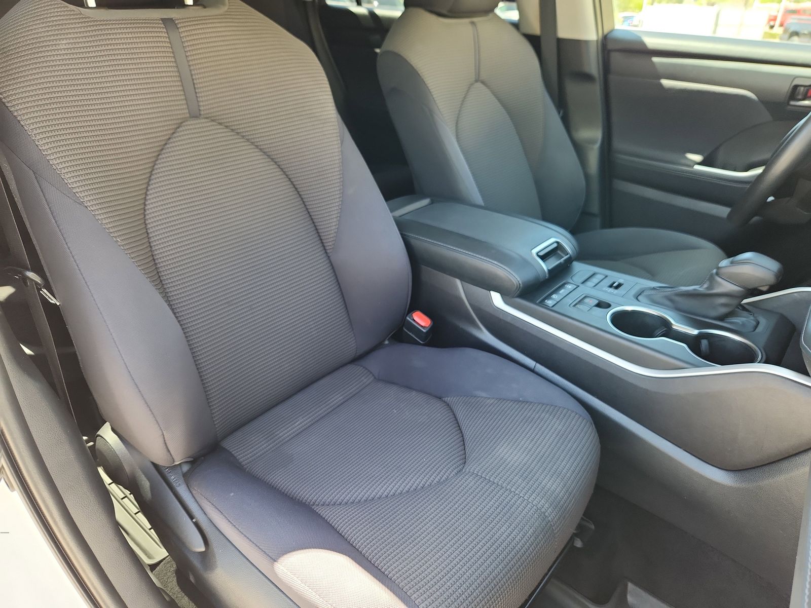 2022 Toyota Highlander L - Photo 15