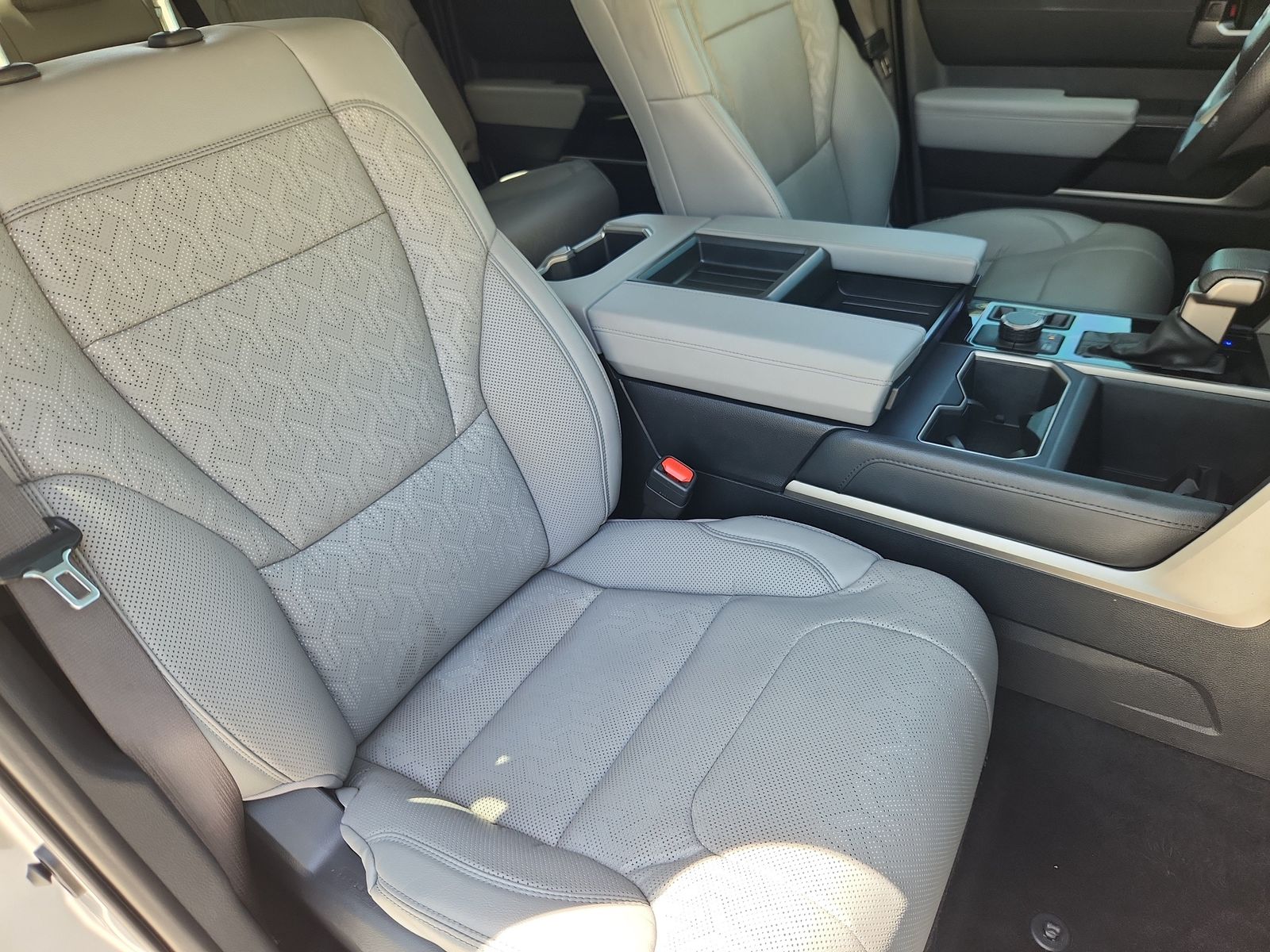 2024 Toyota Tundra Limited - Photo 15