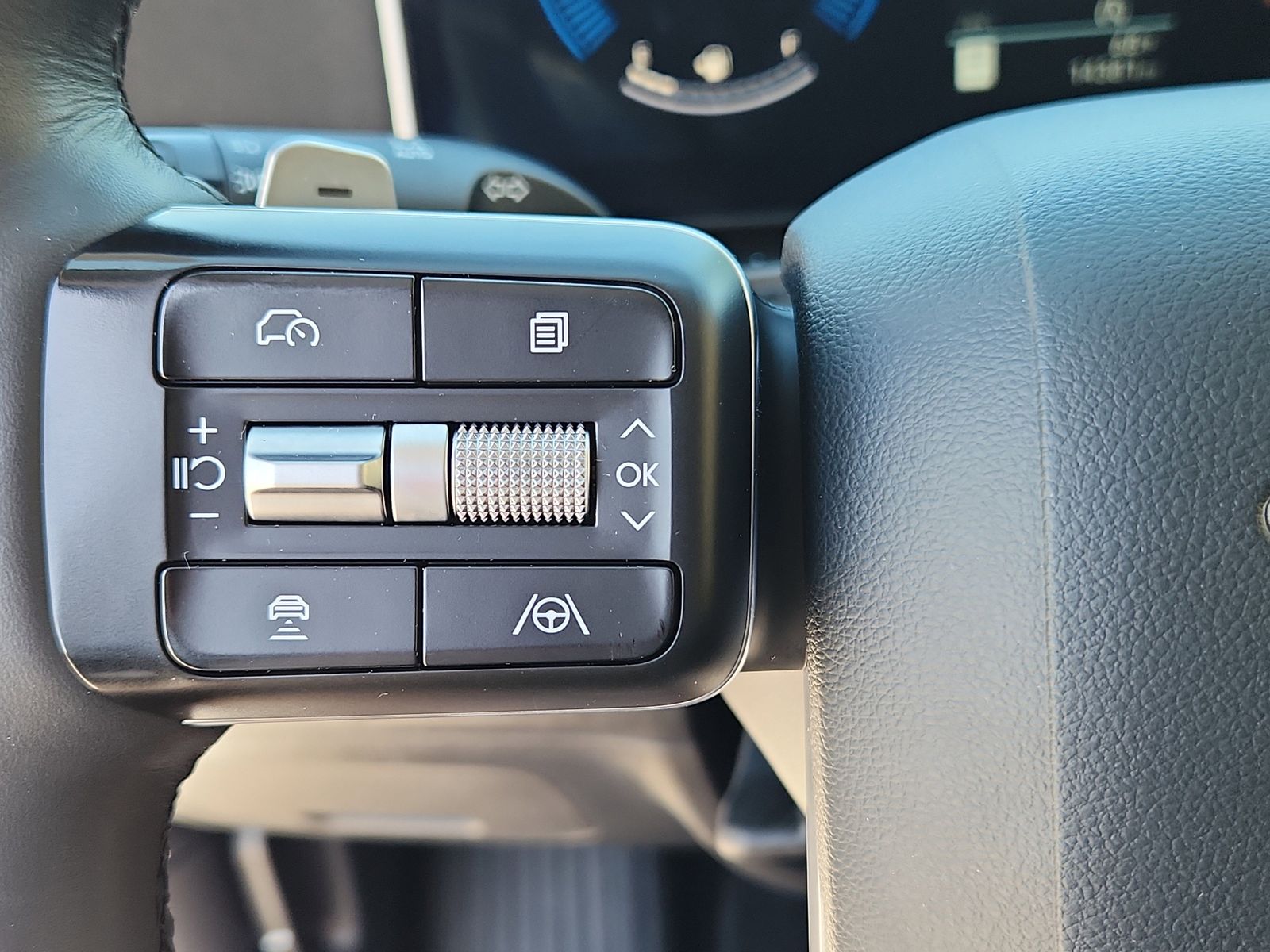 2025 Hyundai Santa Fe SE - Photo 19