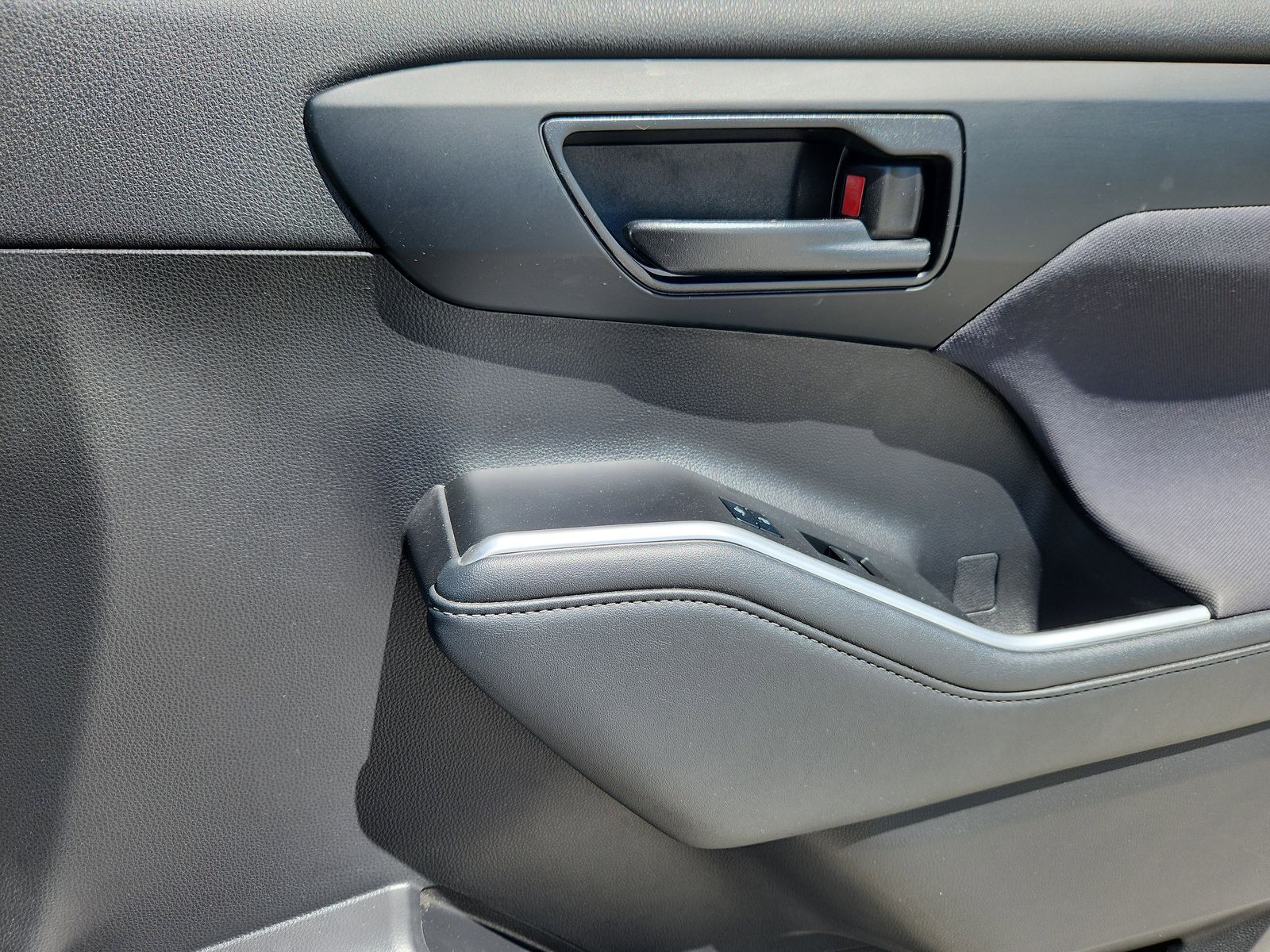 2022 Toyota Highlander L - Photo 16