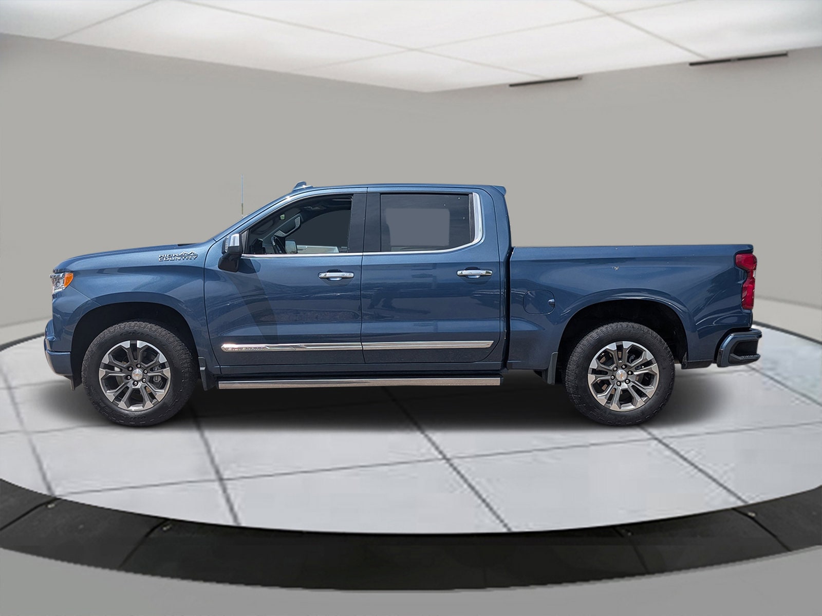 Used 2024 Chevrolet Silverado 1500 High Country with VIN 2GCUDJED9R1201145 for sale in Greeley, CO