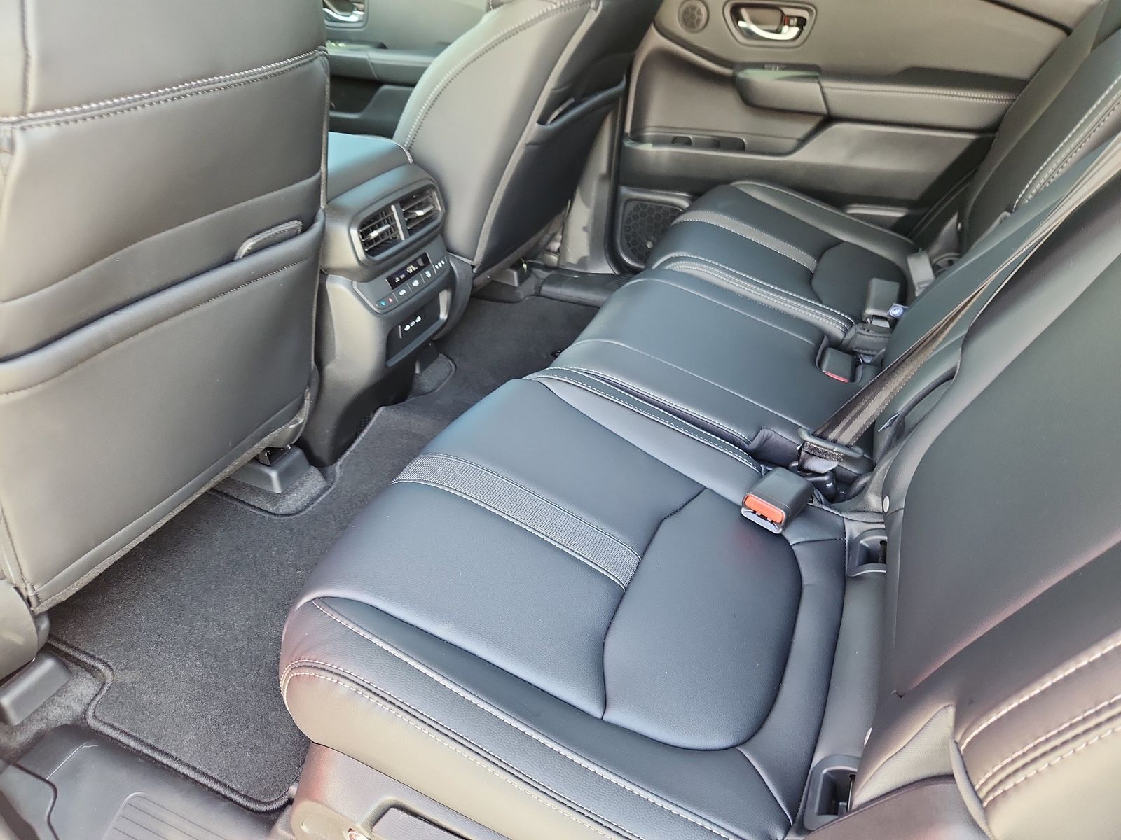 2025 Honda Pilot EX-L - Photo 11