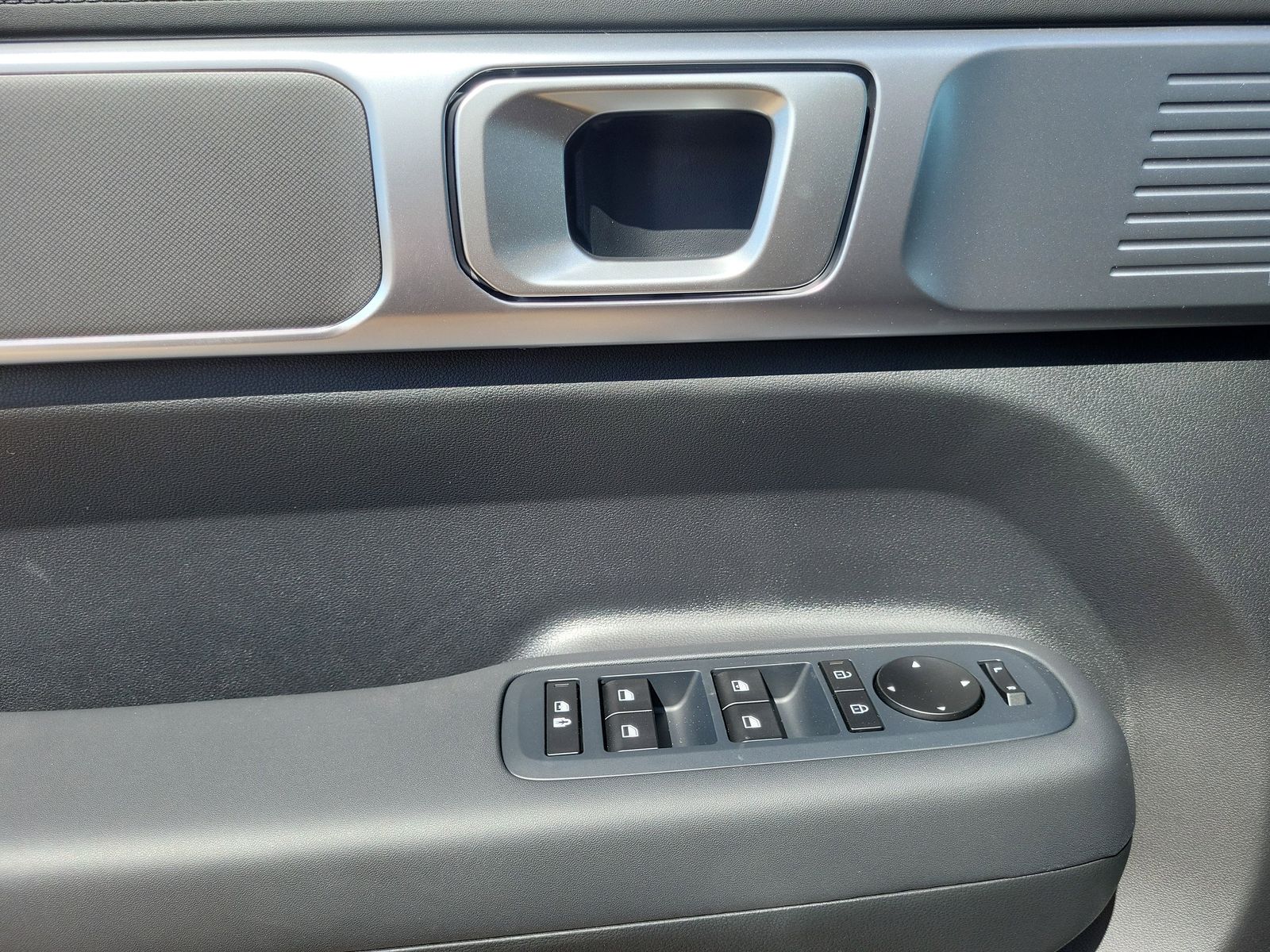 2026 Hyundai Santa Fe SE - Photo 6