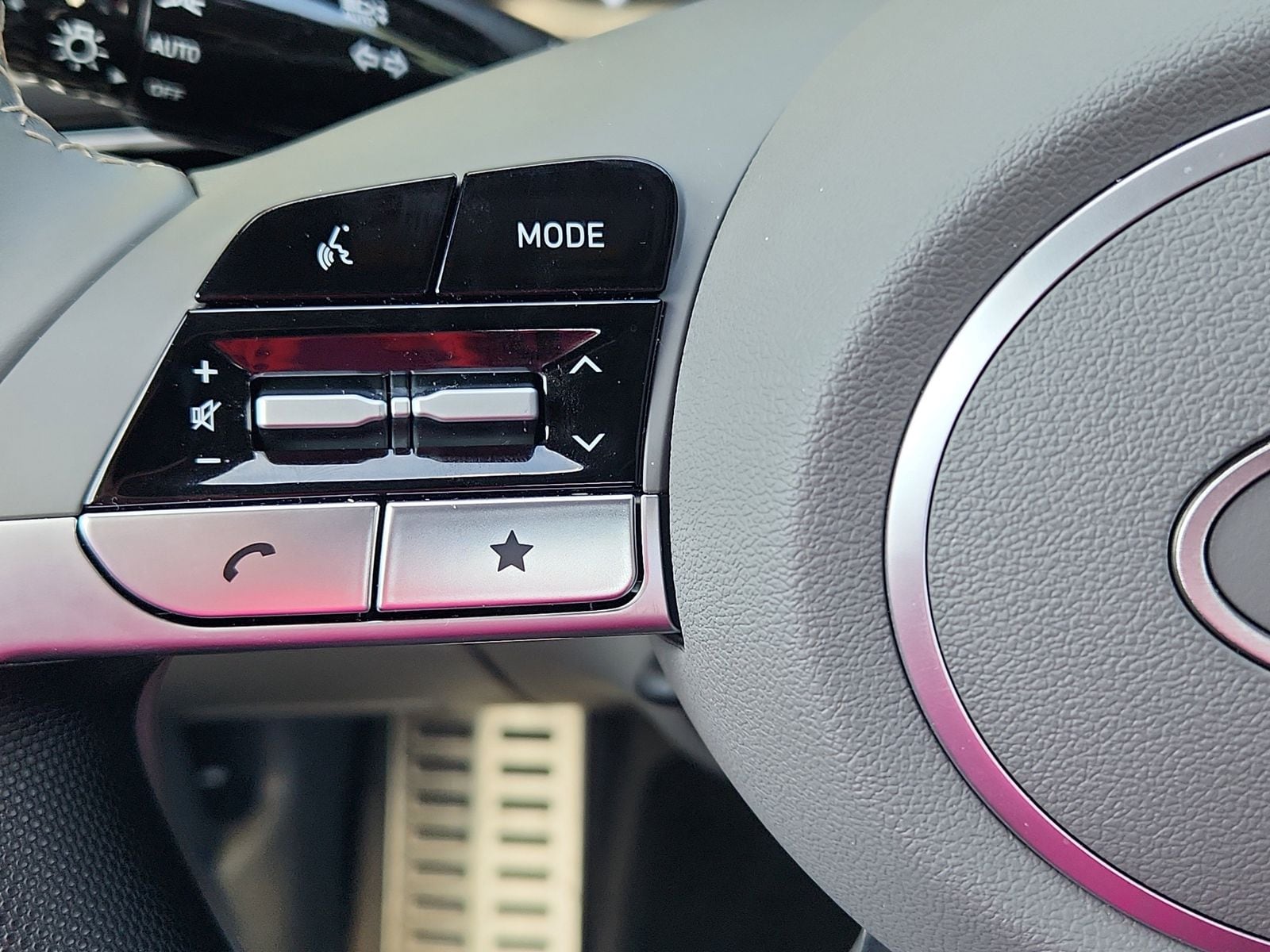 2025 Hyundai Elantra SEL - Photo 14