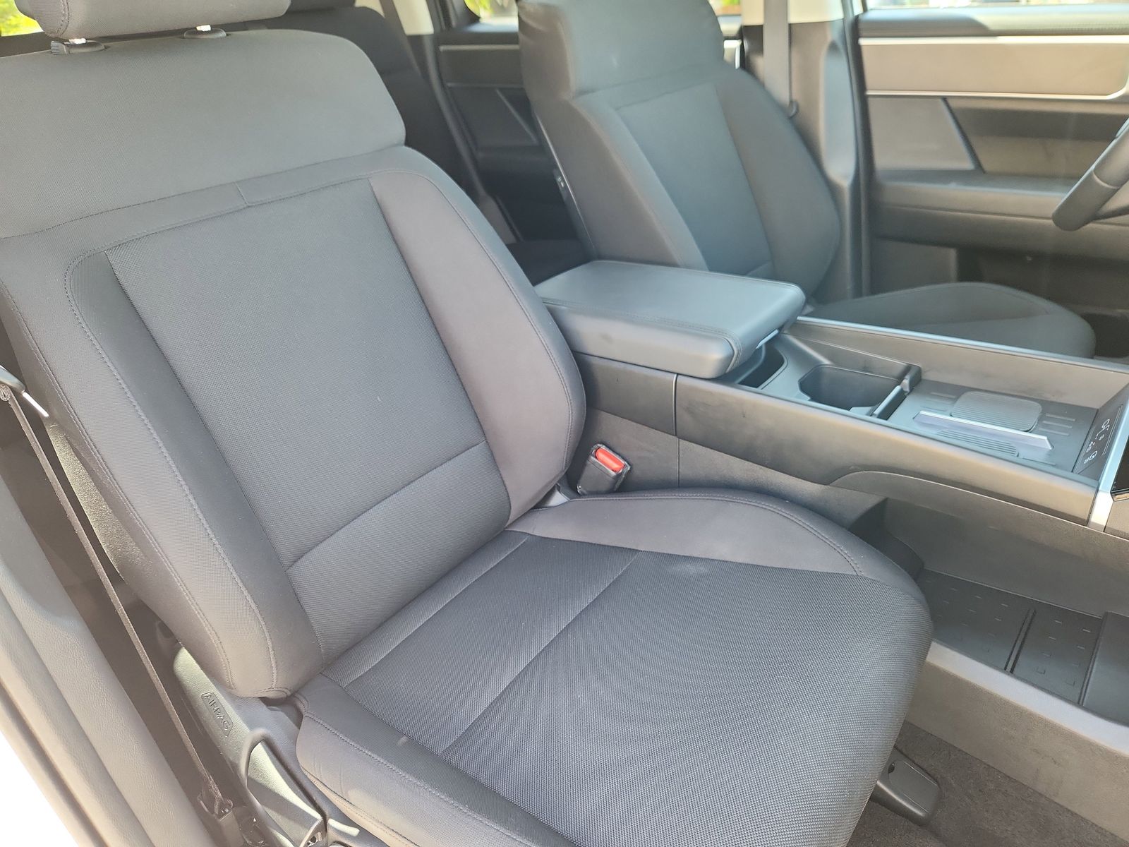 2025 Hyundai Santa Fe SE - Photo 14