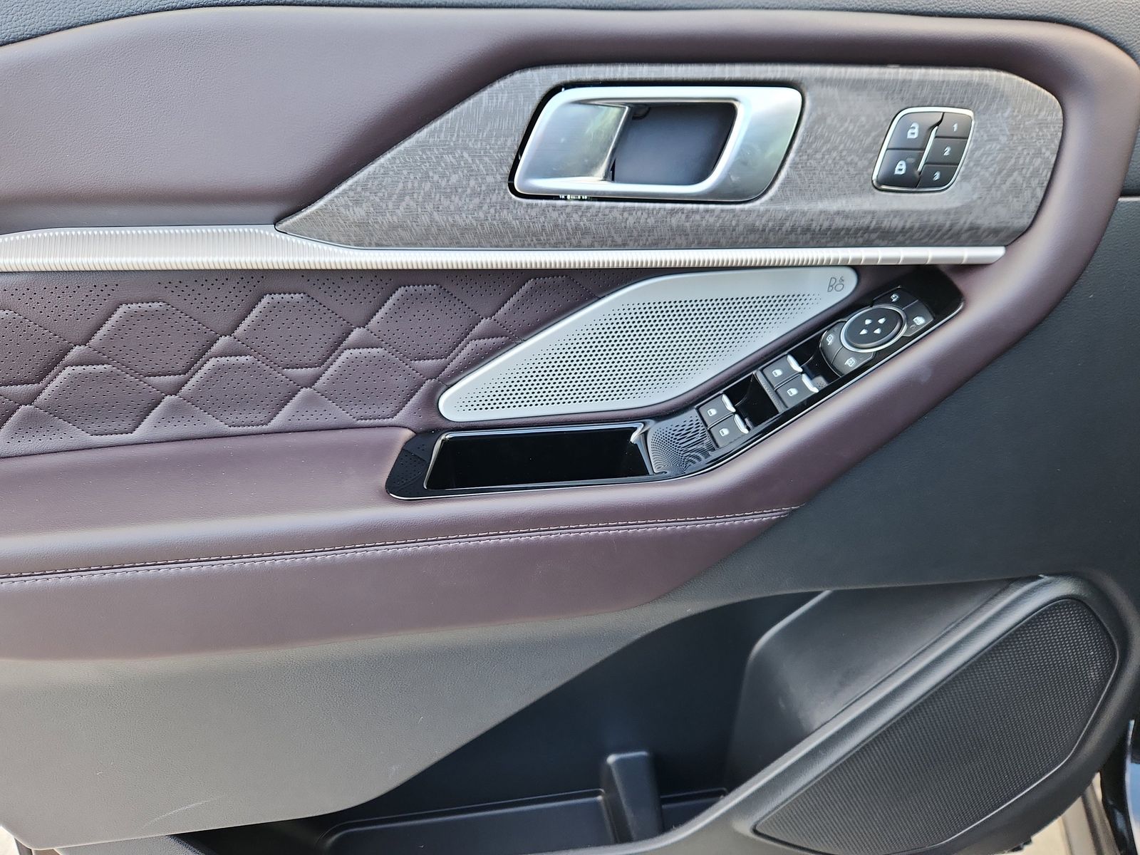 2025 Ford Explorer Platinum - Photo 9