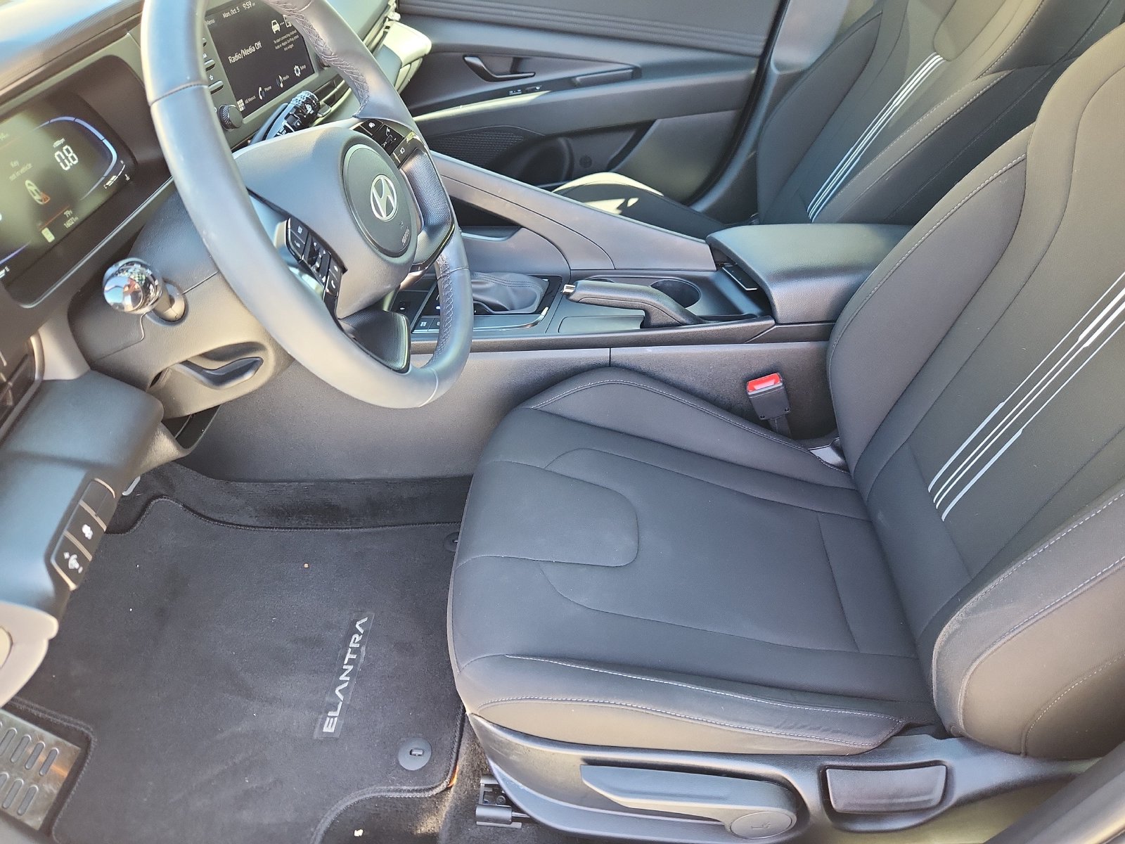 2025 Hyundai Elantra SEL - Photo 10