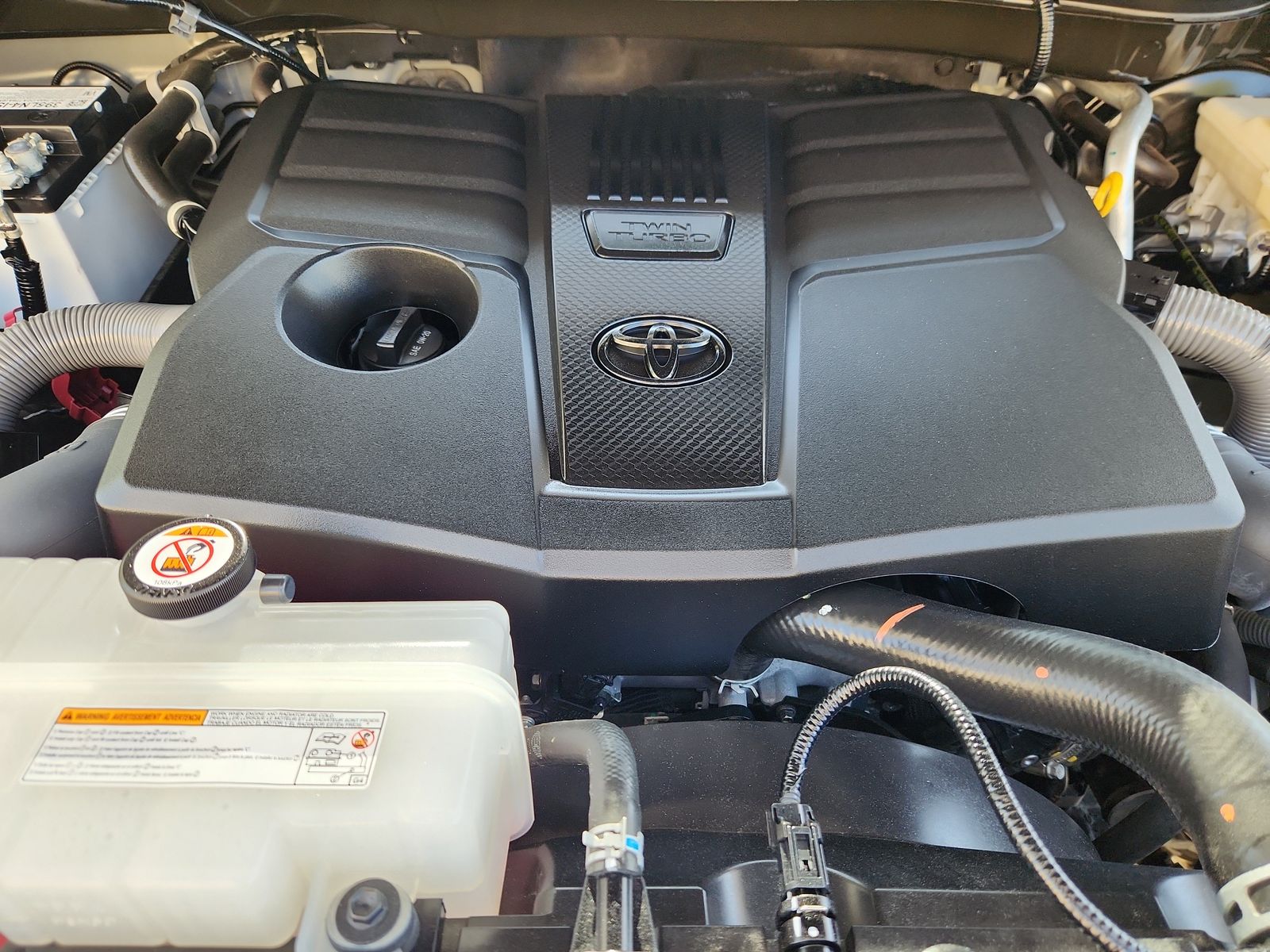 2024 Toyota Tundra Limited - Photo 17