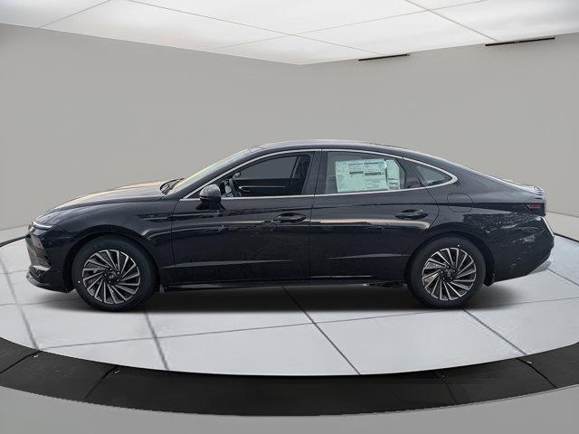 2025 Hyundai Sonata Hybrid SEL photo 2