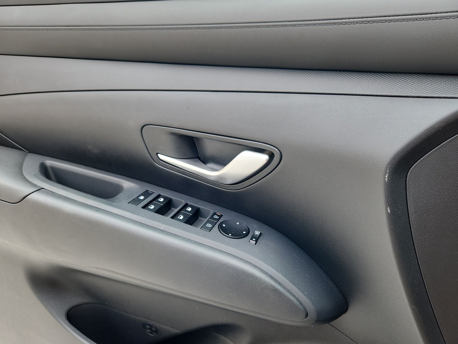 2025 Hyundai Santa Cruz SE - Photo 9