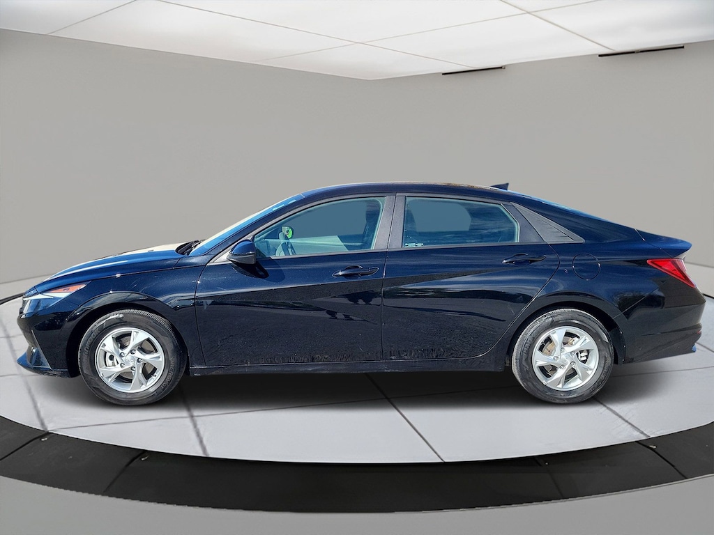 Used 2023 Hyundai Elantra SE Sedan