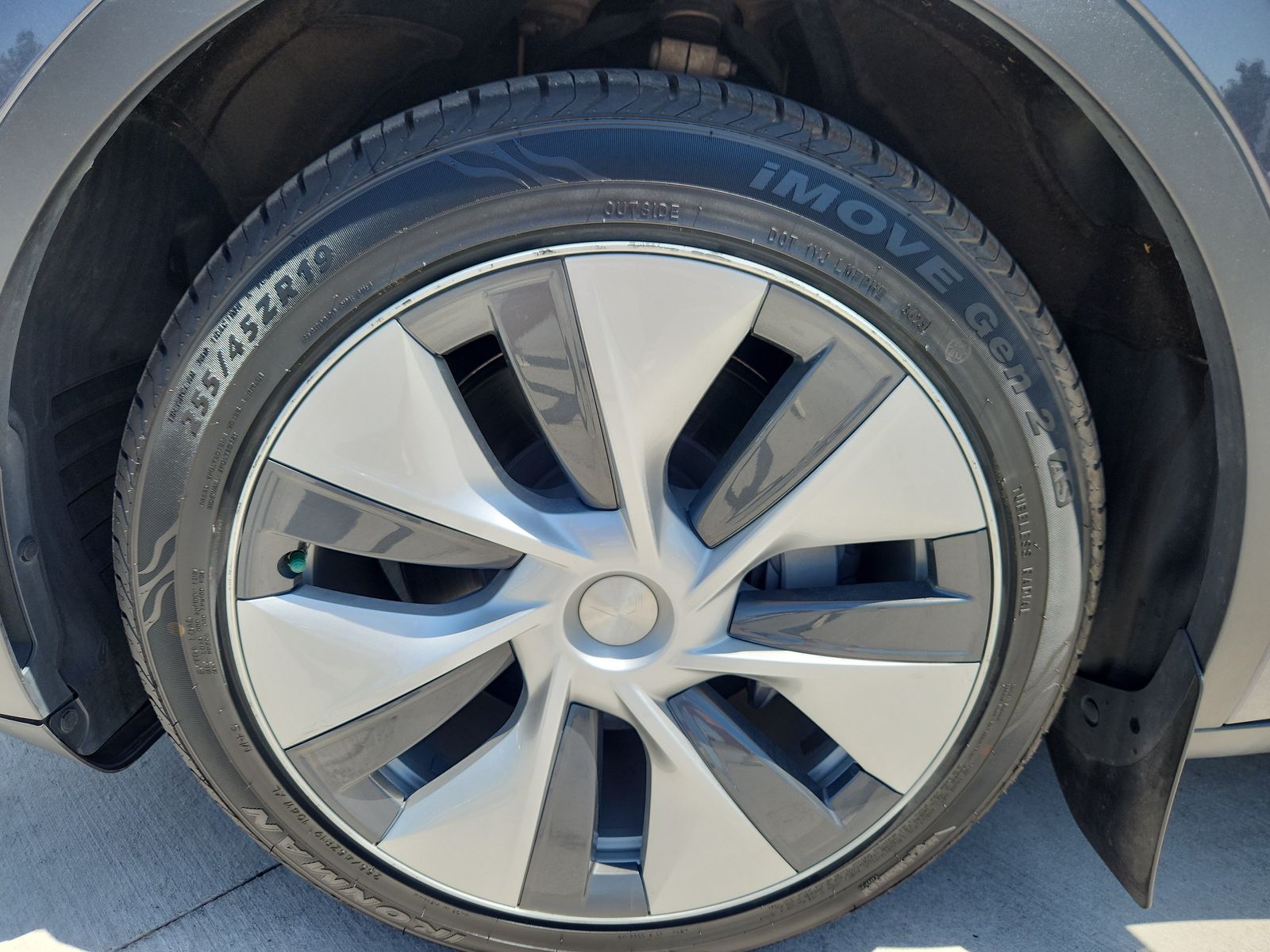 2023 Tesla Model Y Long Range - Photo 17