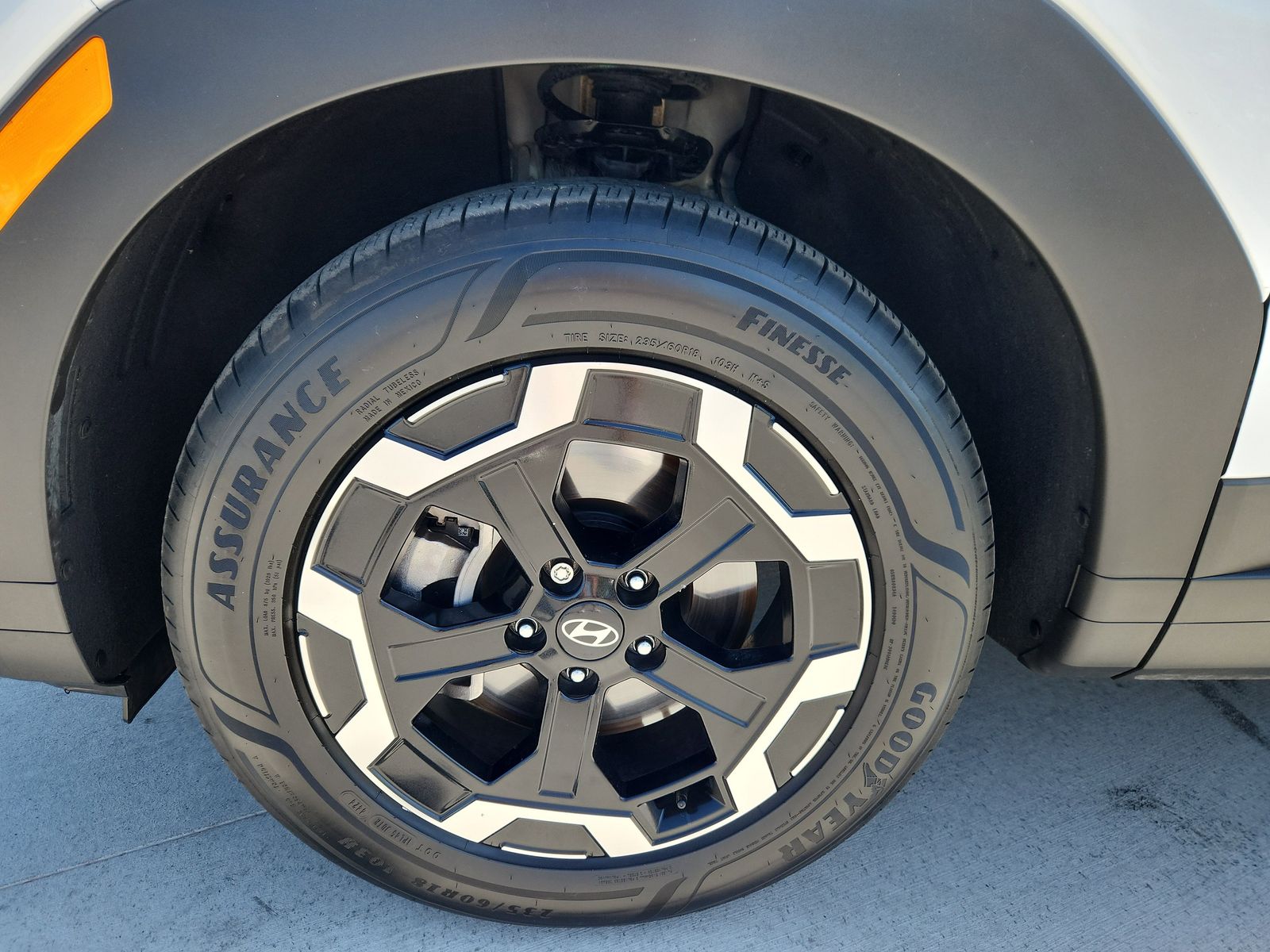 2025 Hyundai Santa Fe SE - Photo 17