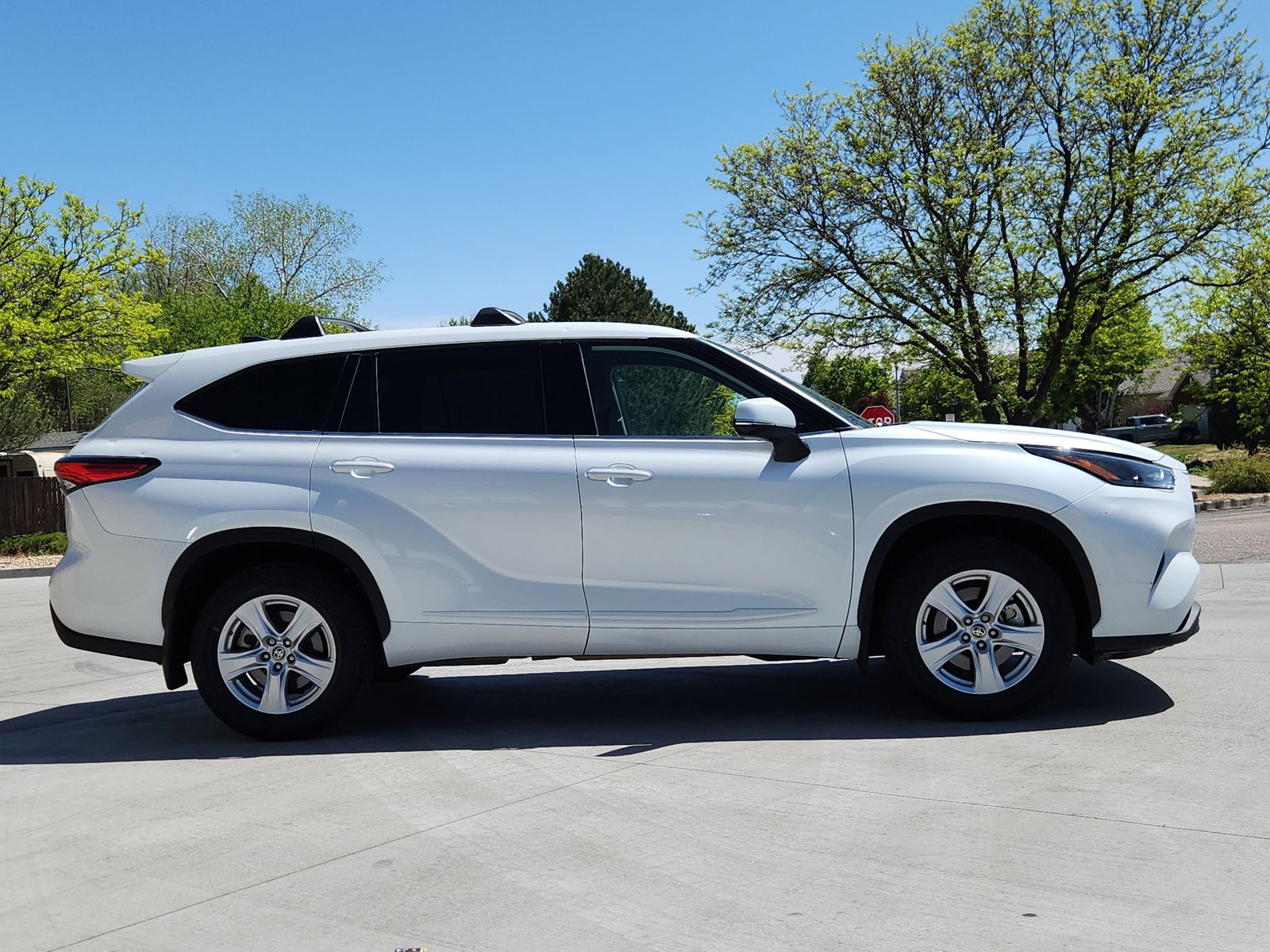 2022 Toyota Highlander L - Photo 6