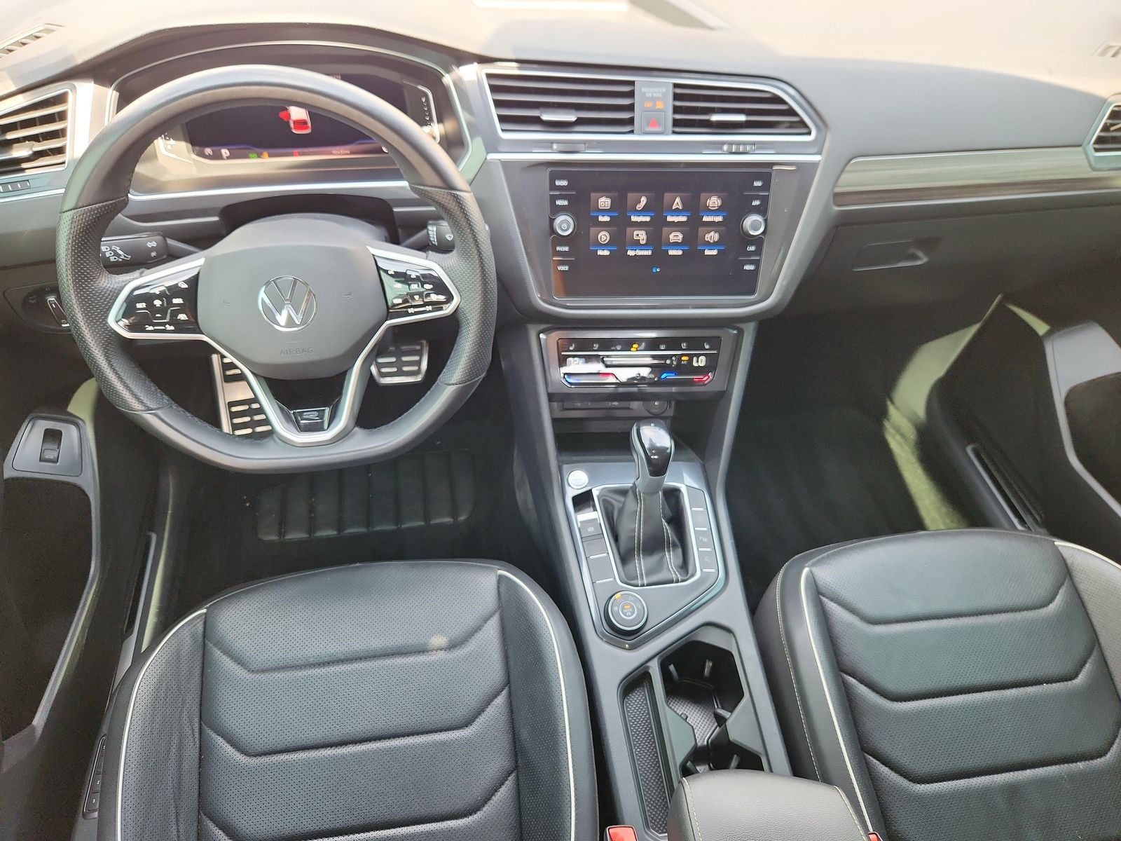 2023 Volkswagen Tiguan SEL R-LINE - Photo 12