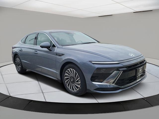 2025 Hyundai Sonata Hybrid Limited photo 2