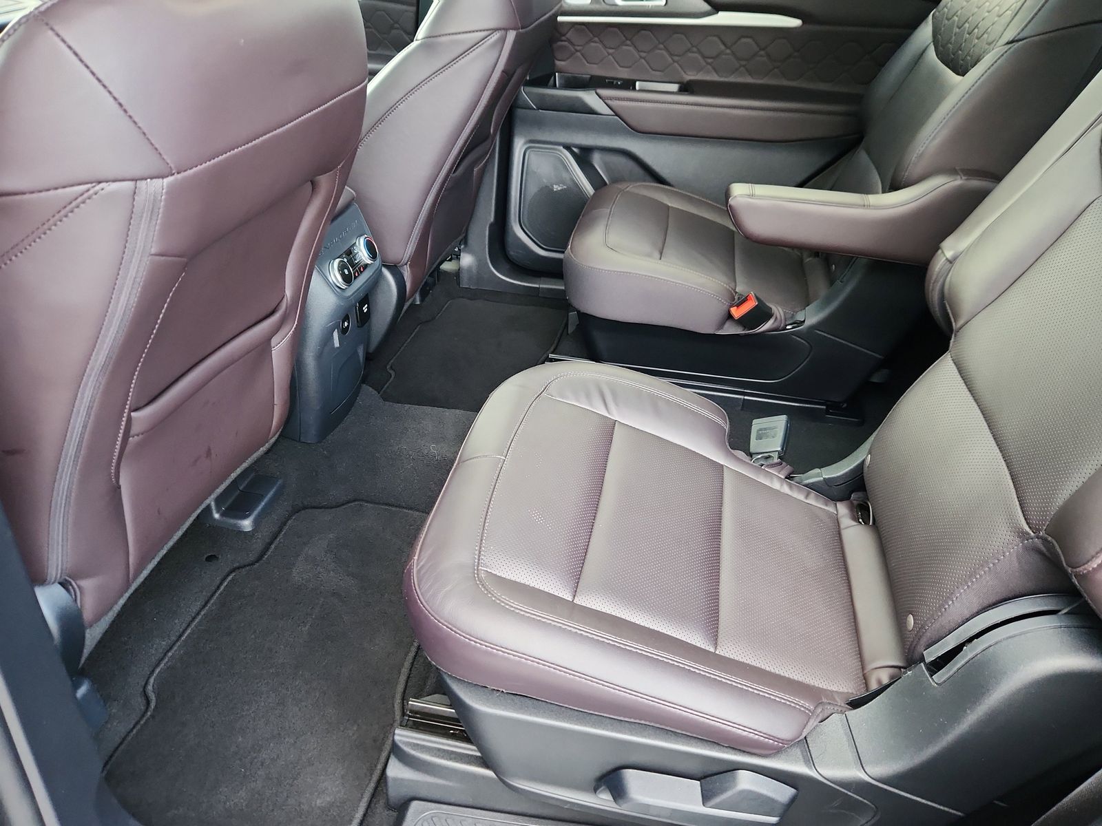 2025 Ford Explorer Platinum - Photo 11