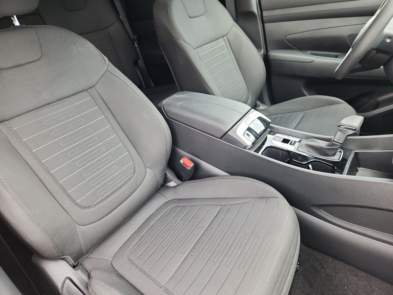 2025 Hyundai Santa Cruz SE - Photo 14