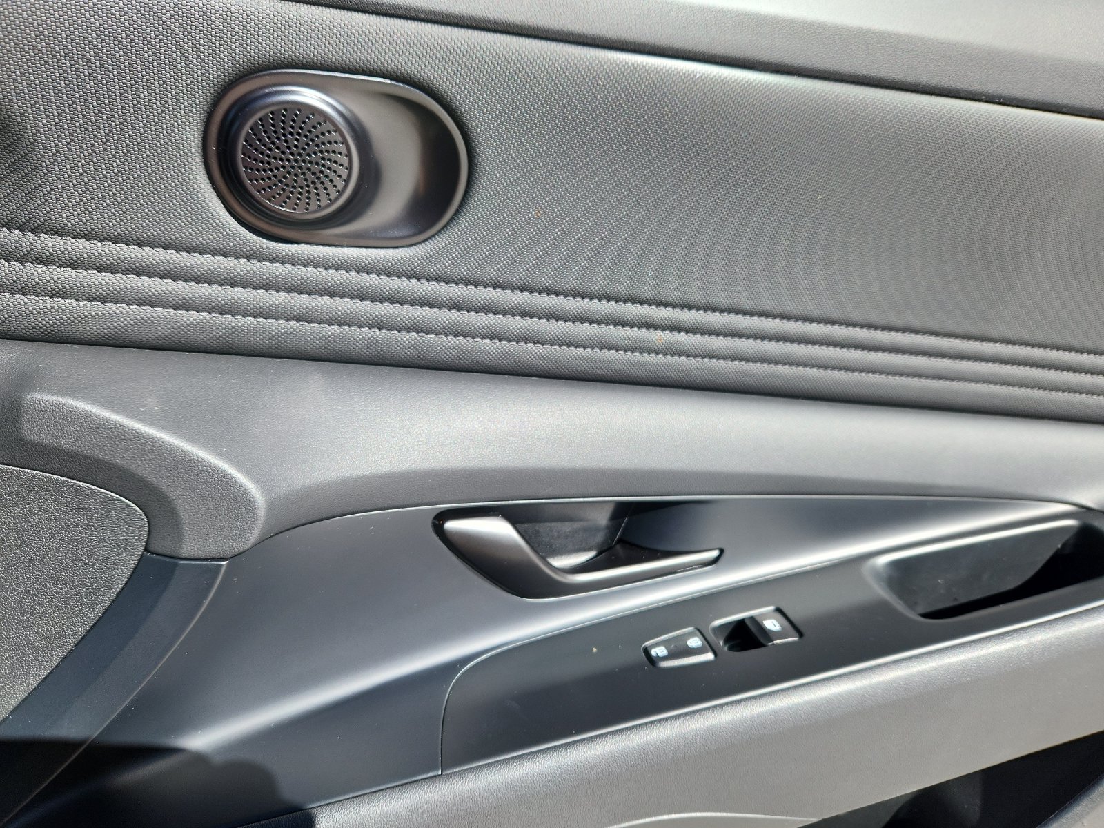 2025 Hyundai Elantra SEL - Photo 15