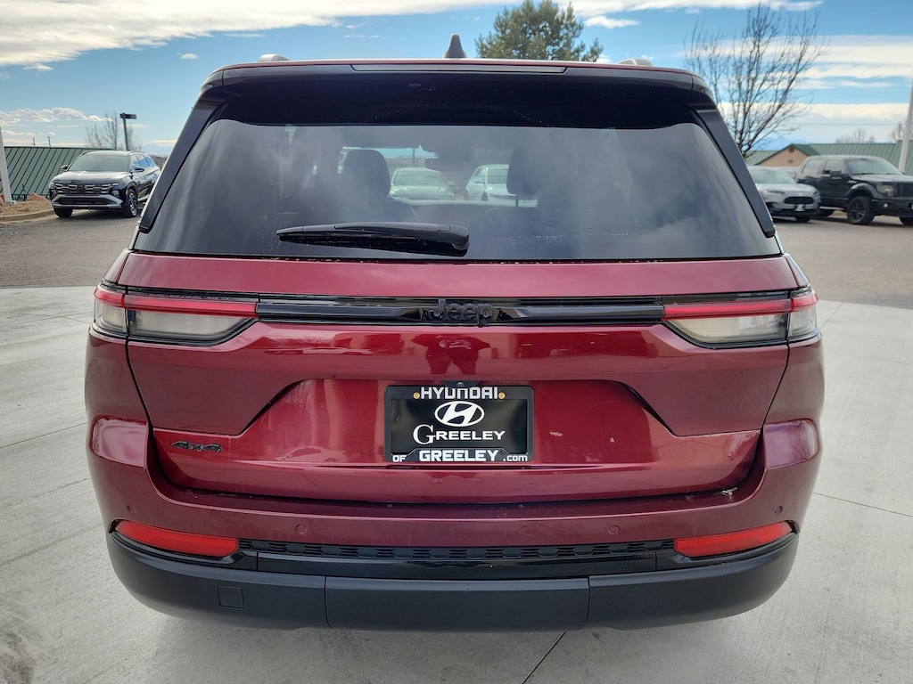 Used 2024 Jeep Grand Cherokee Laredo SUV