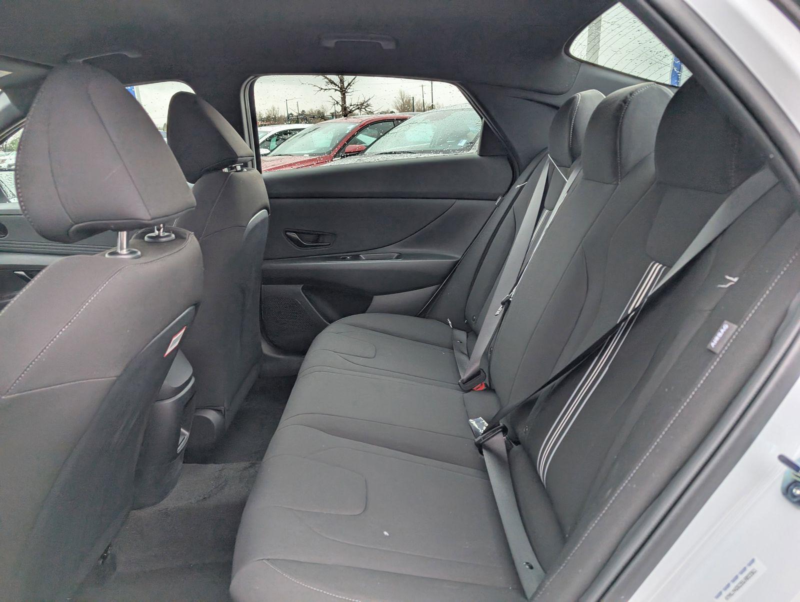 2025 Hyundai Elantra SEL Sport photo 4