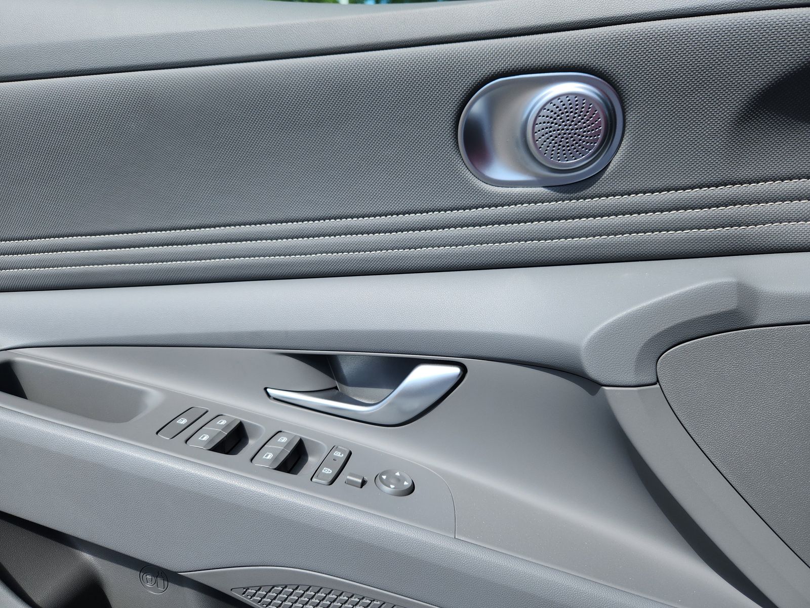 2025 Hyundai Elantra SEL - Photo 9