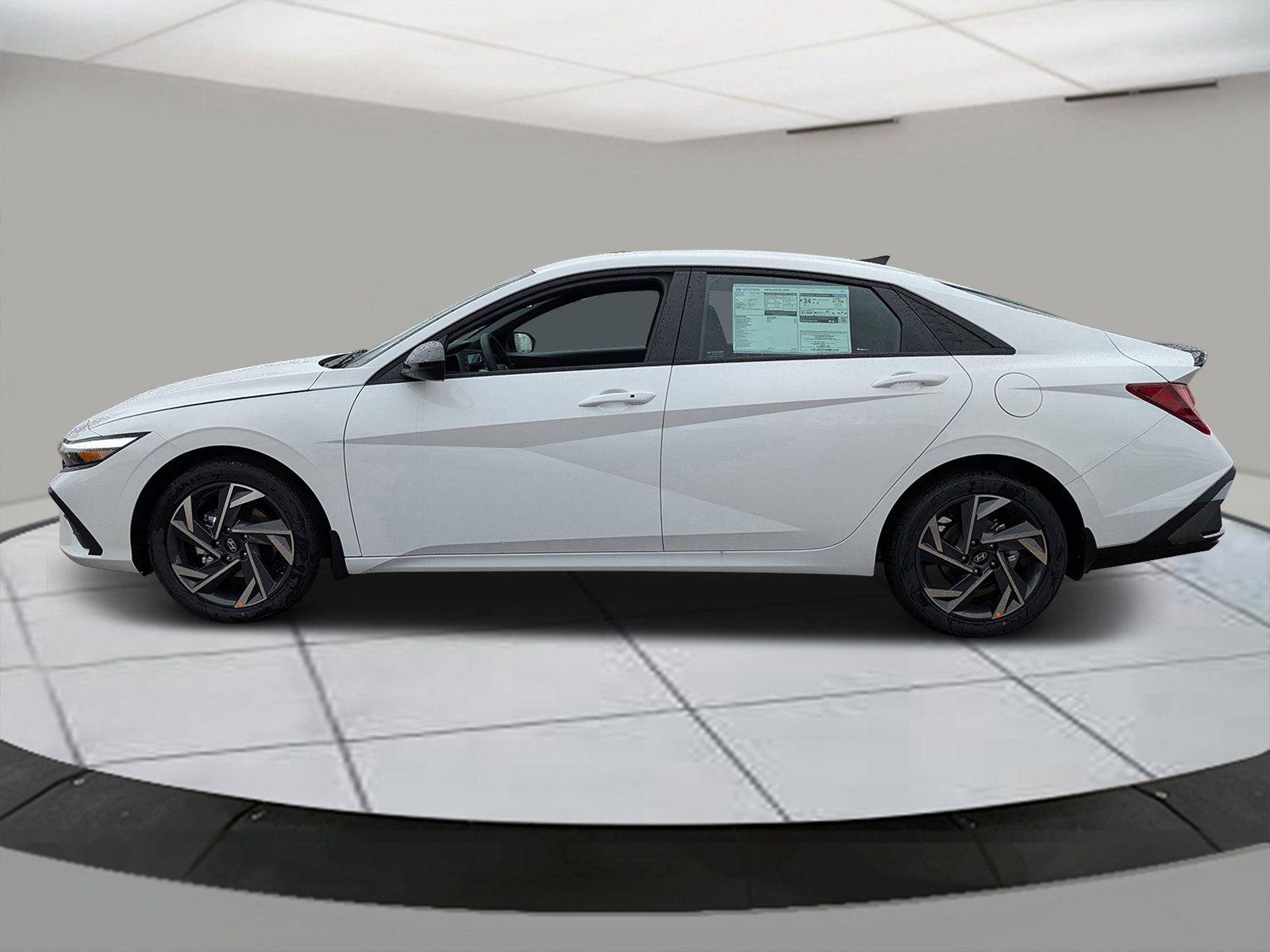 2025 Hyundai Elantra SEL Sport photo 2