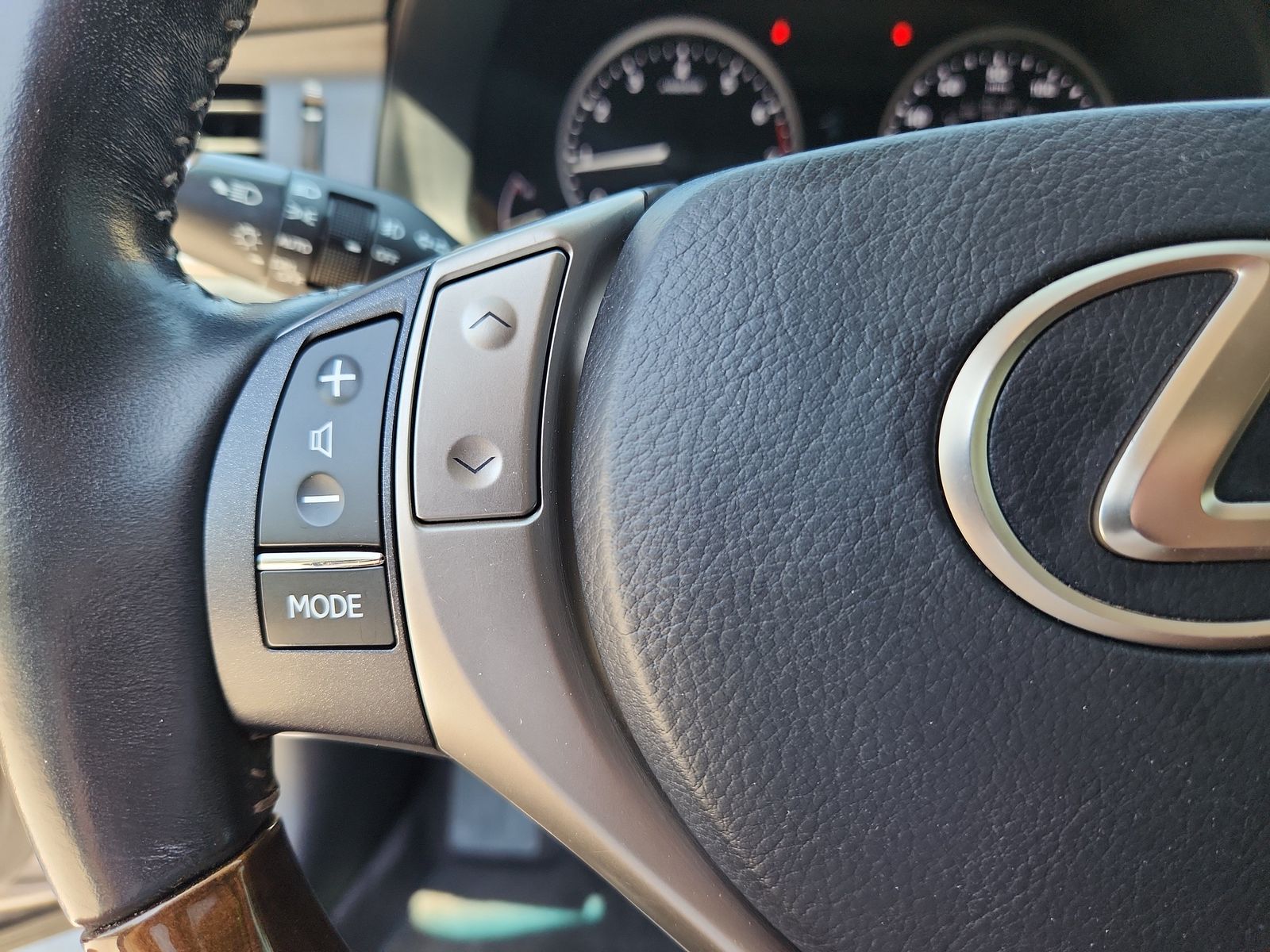 2014 Lexus ES 350 - Photo 19