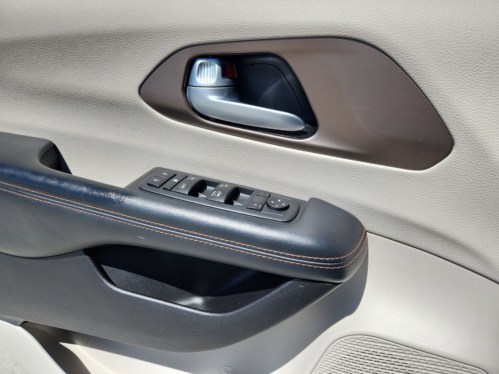 2017 Chrysler Pacifica Touring-L - Photo 9