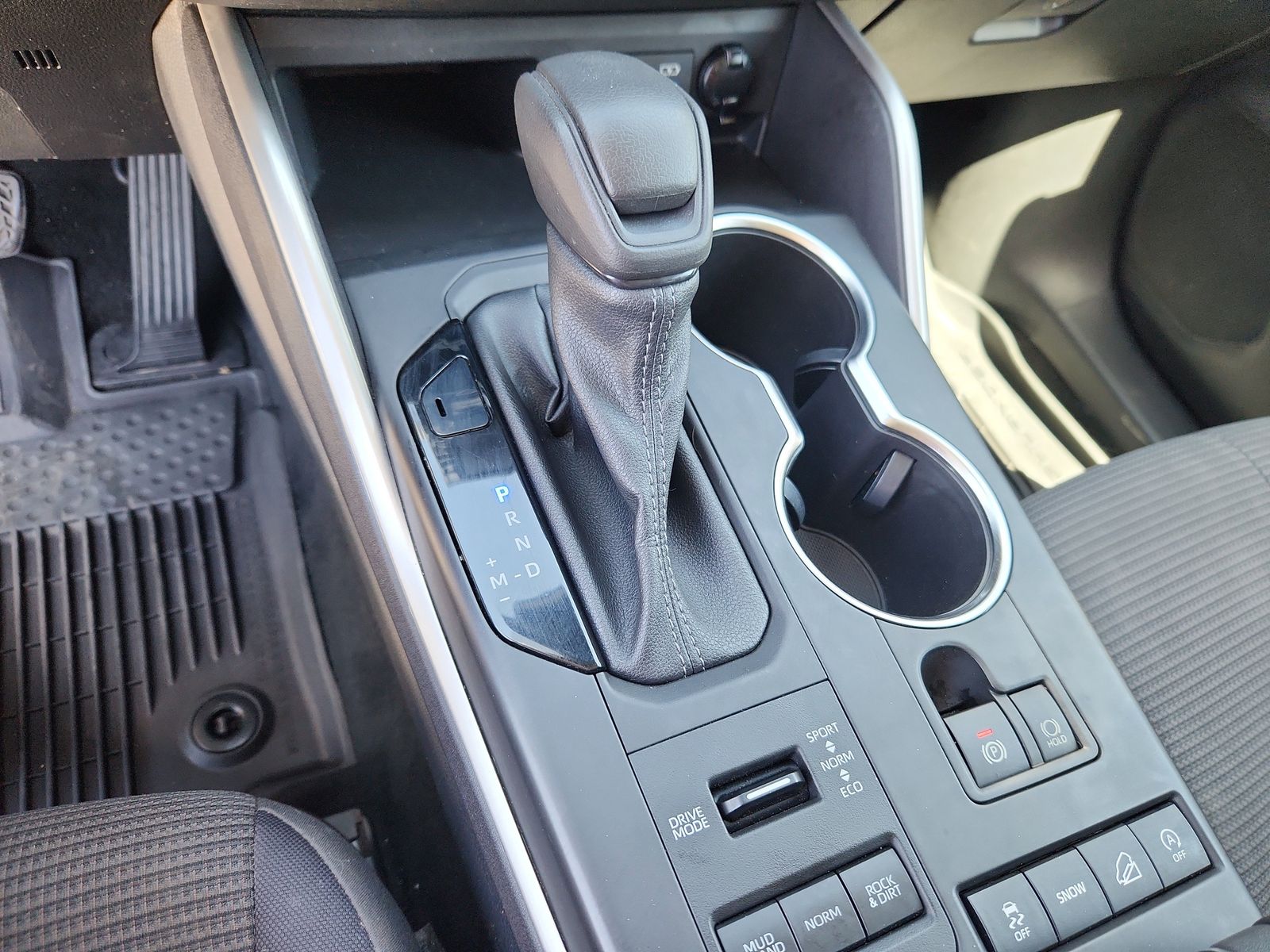 2022 Toyota Highlander L - Photo 22