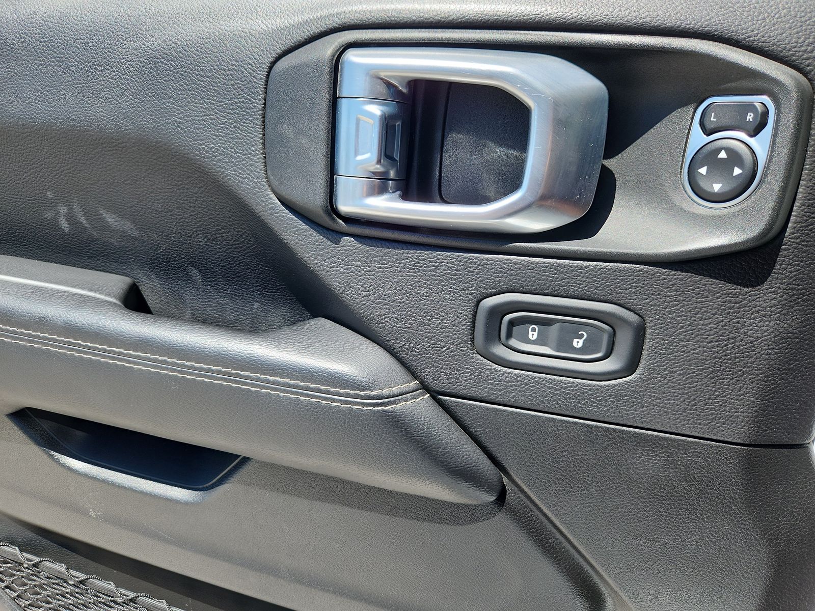 2022 Jeep Gladiator Overland - Photo 9