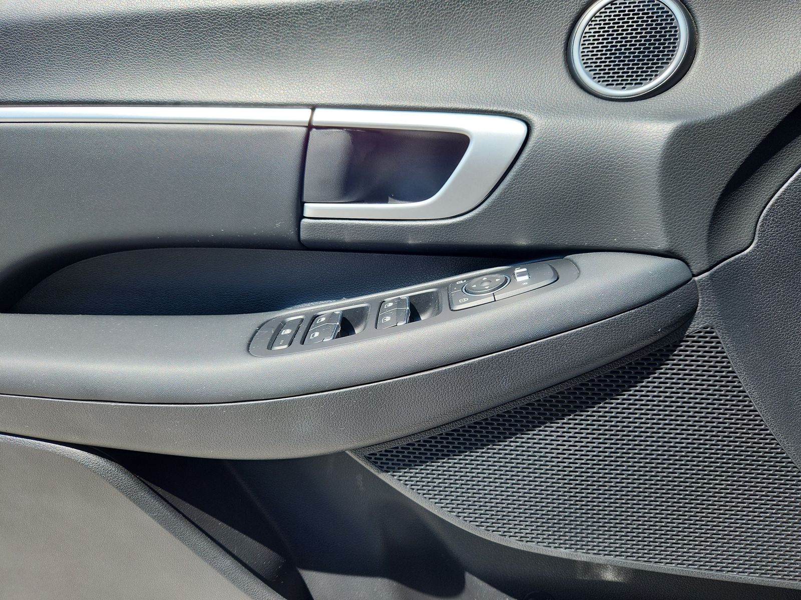 2025 Hyundai Sonata SEL - Photo 9