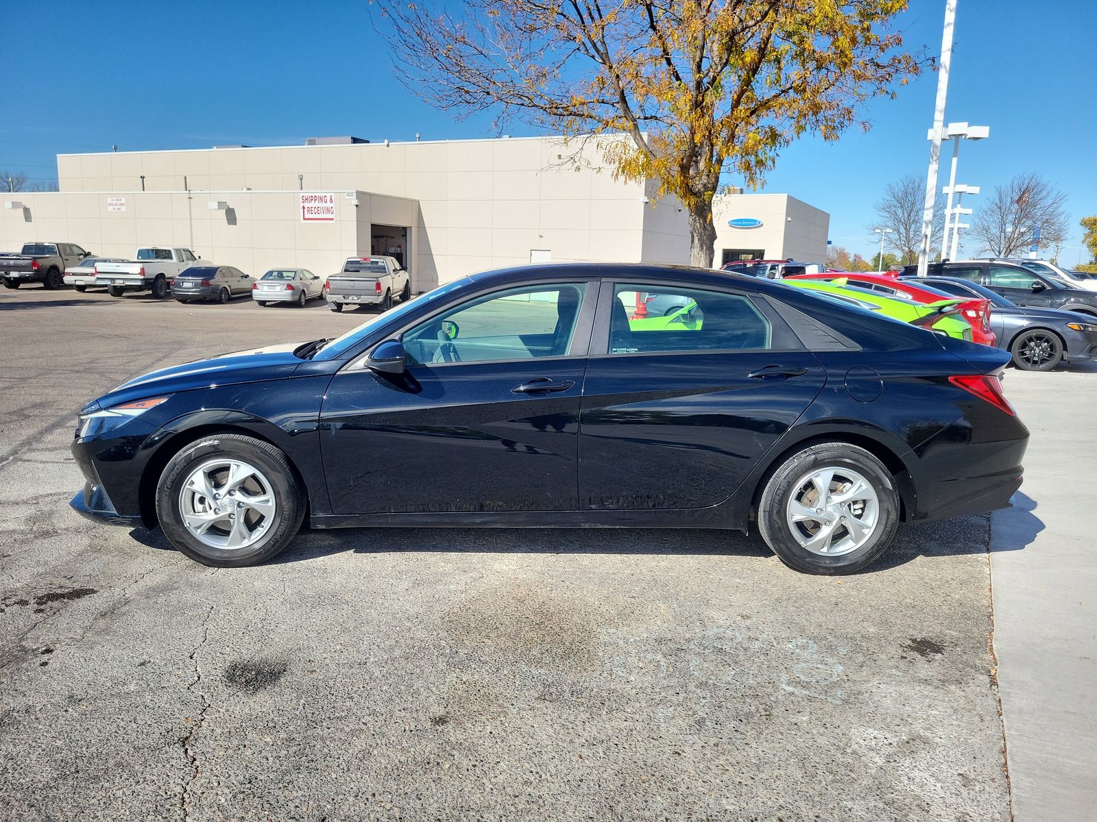 2023 Hyundai Elantra SE photo 2