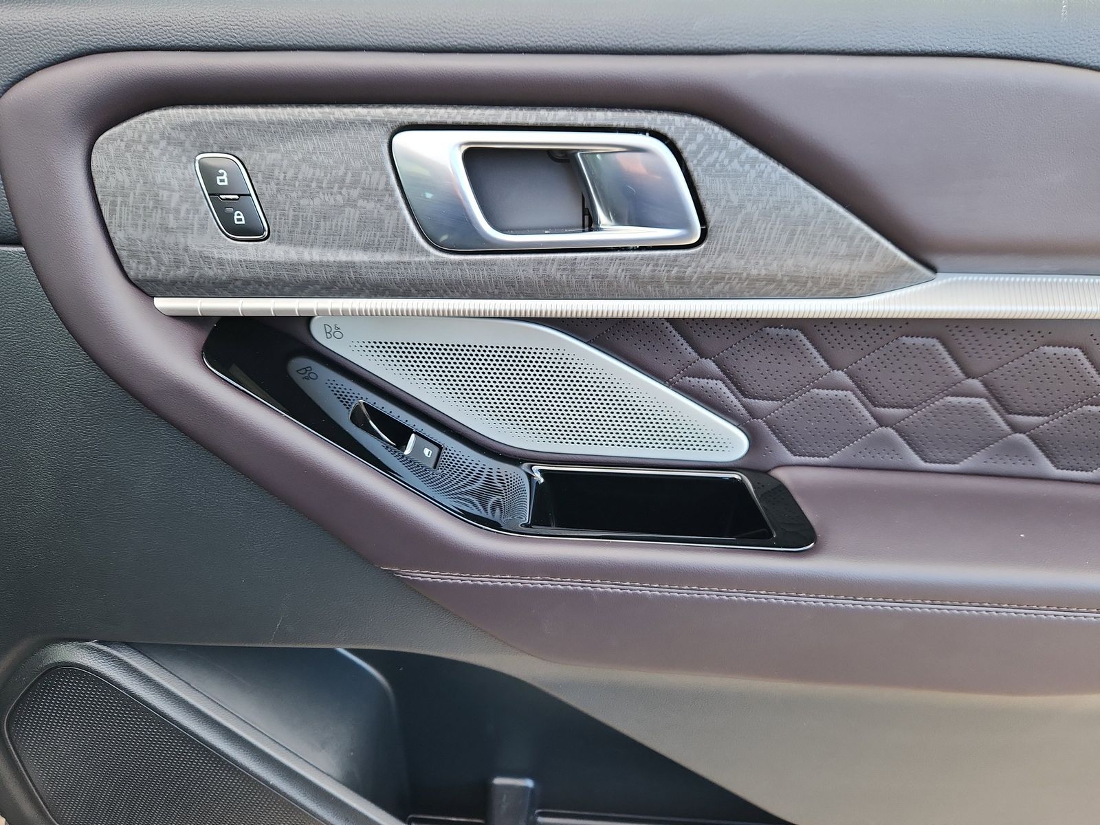 2025 Ford Explorer Platinum - Photo 17