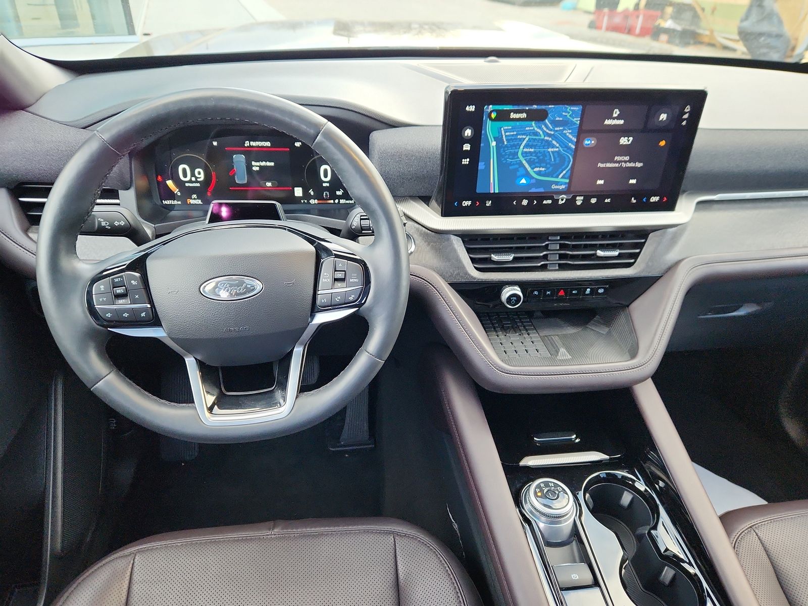 2025 Ford Explorer Platinum - Photo 12