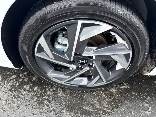 2025 Hyundai Elantra Limited - Photo 28