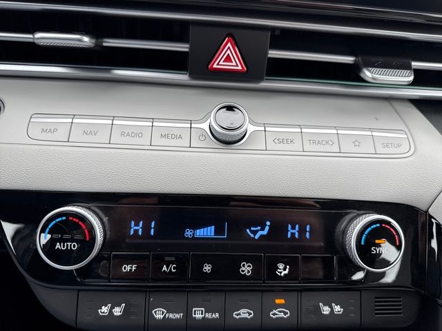 2025 Hyundai Elantra Limited - Photo 10